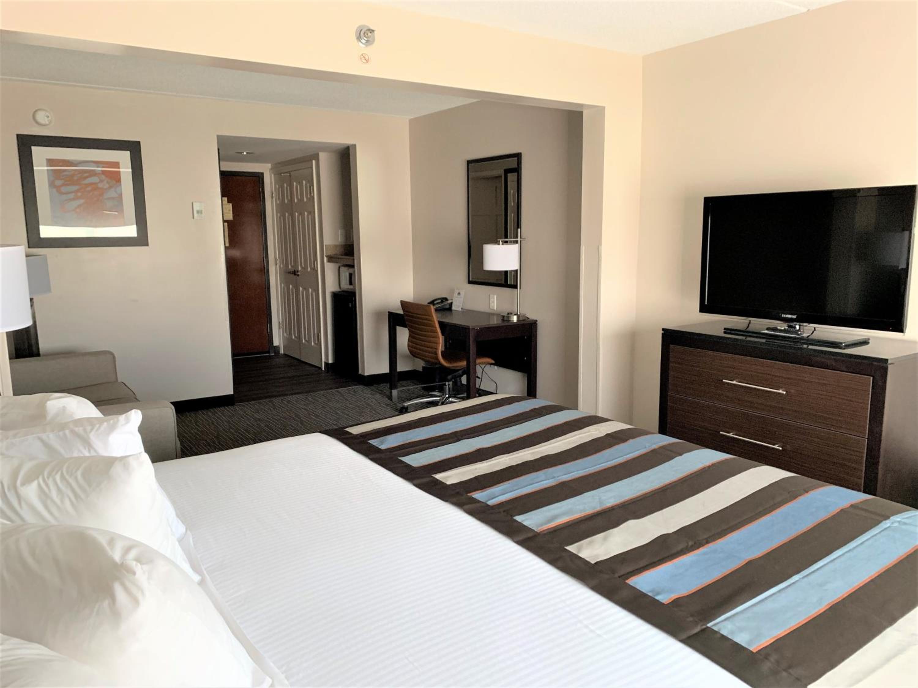 King Room with Sofa Bed - Non-Smoking - Photo 4