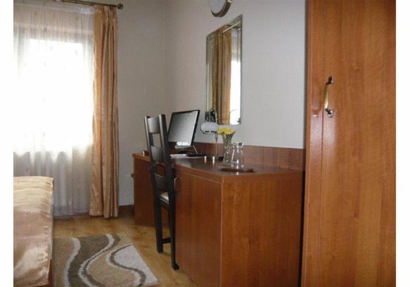 Double Queen Room - Photo 9