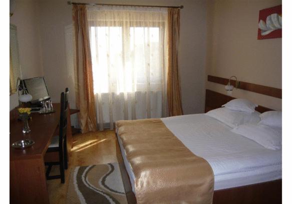 Double Queen Room - Photo 11