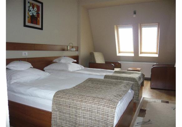Twin Room - Photo 7
