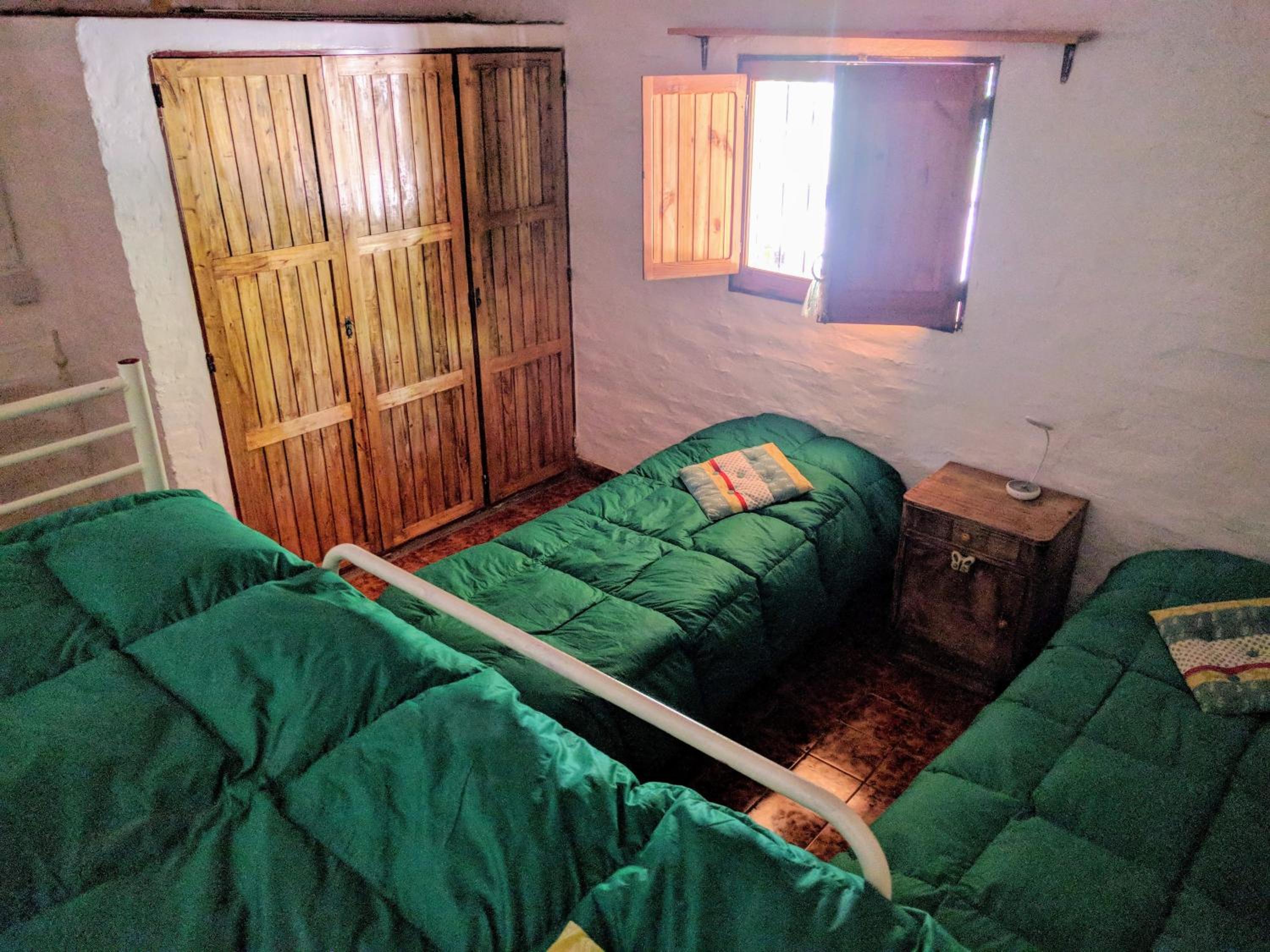 Quadruple Room with Shared Bathroom photo 3