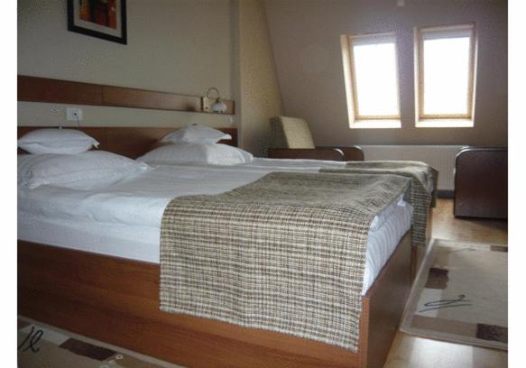 Twin Room - Photo 6