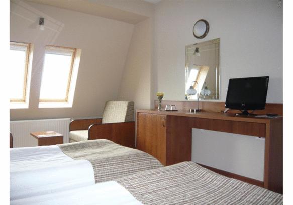 Twin Room - Photo 5