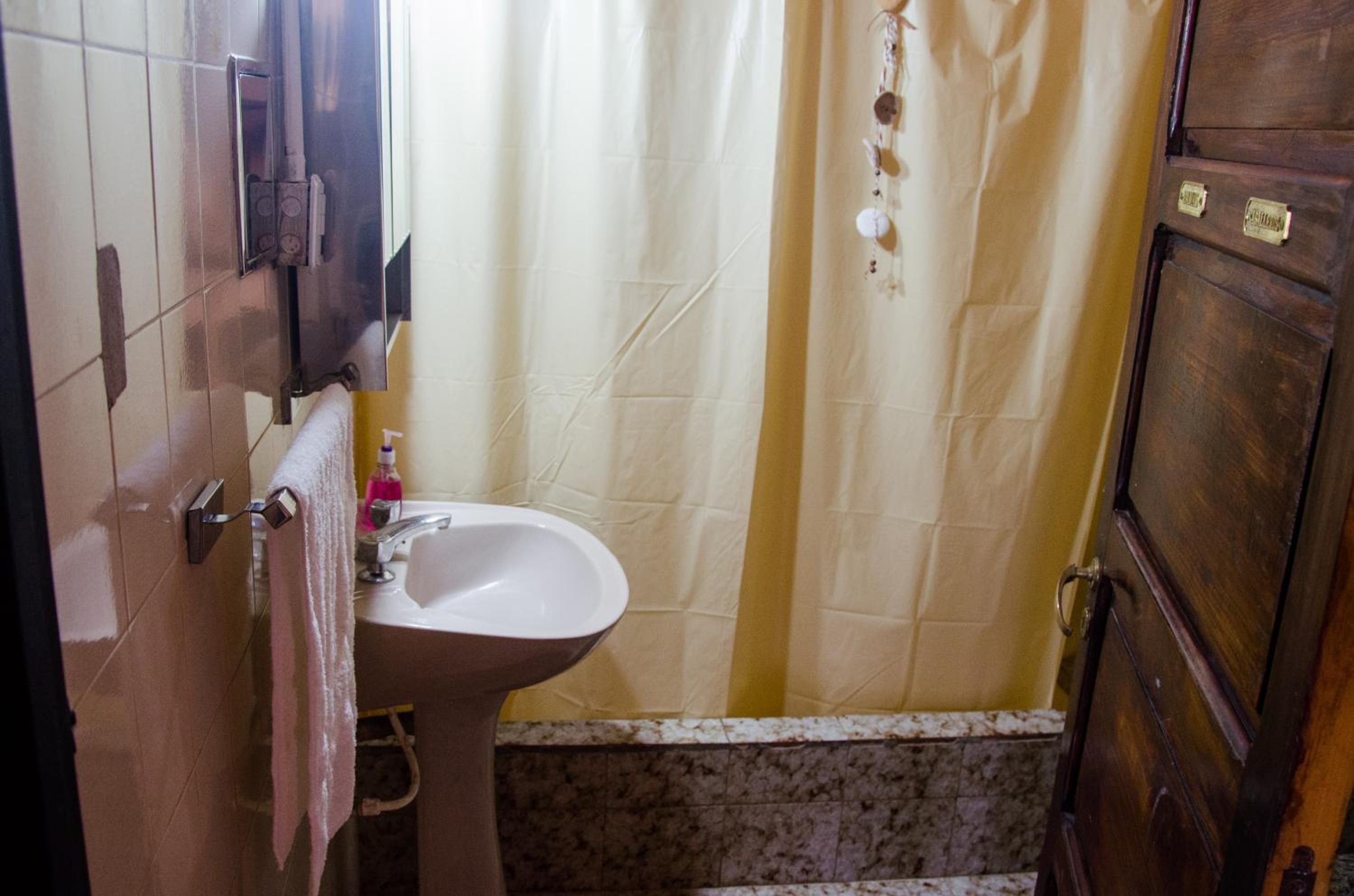 Quadruple Room with Shared Bathroom photo 2