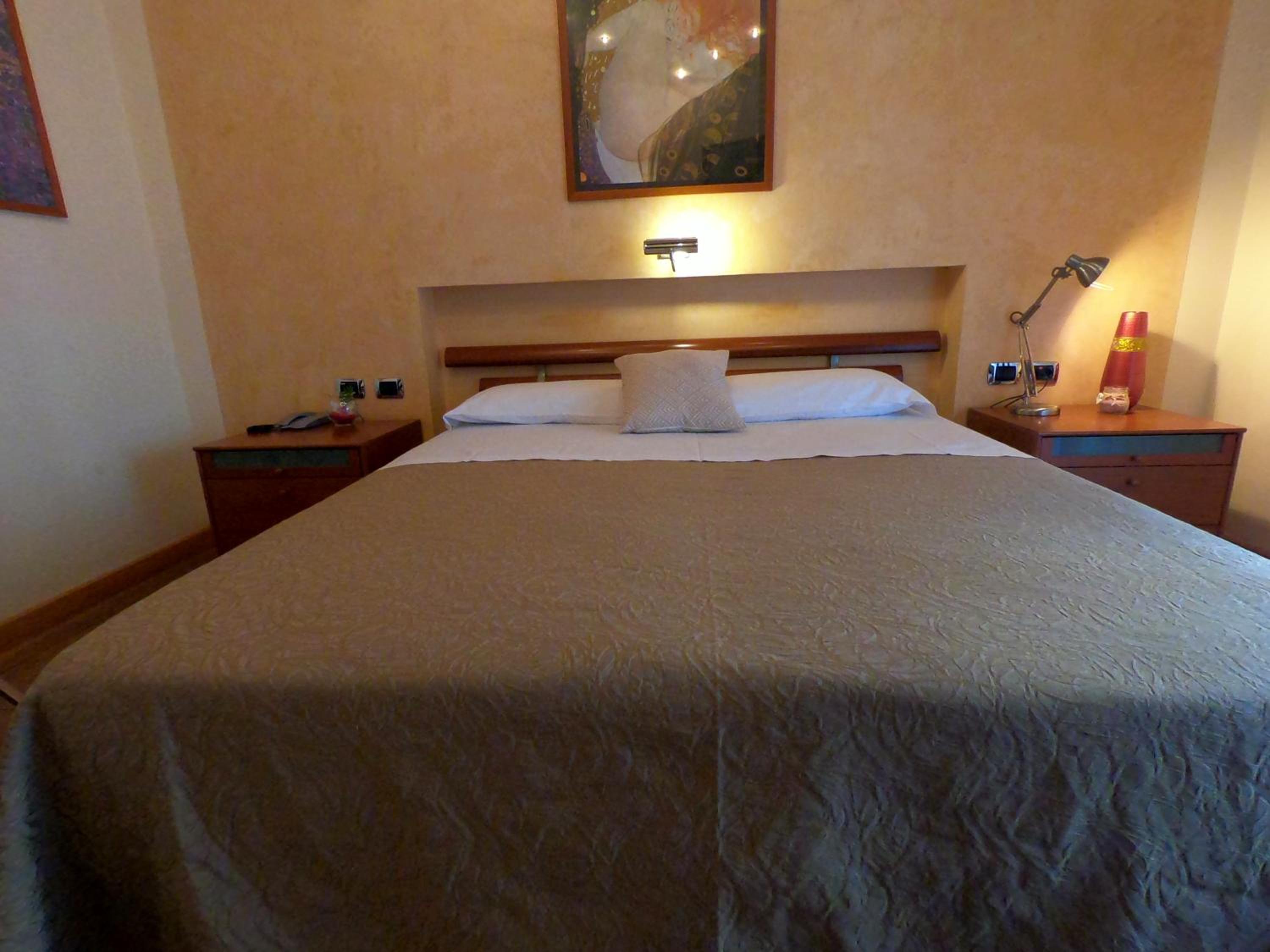 Superior Deluxe Double or Twin Room  - Photo 2