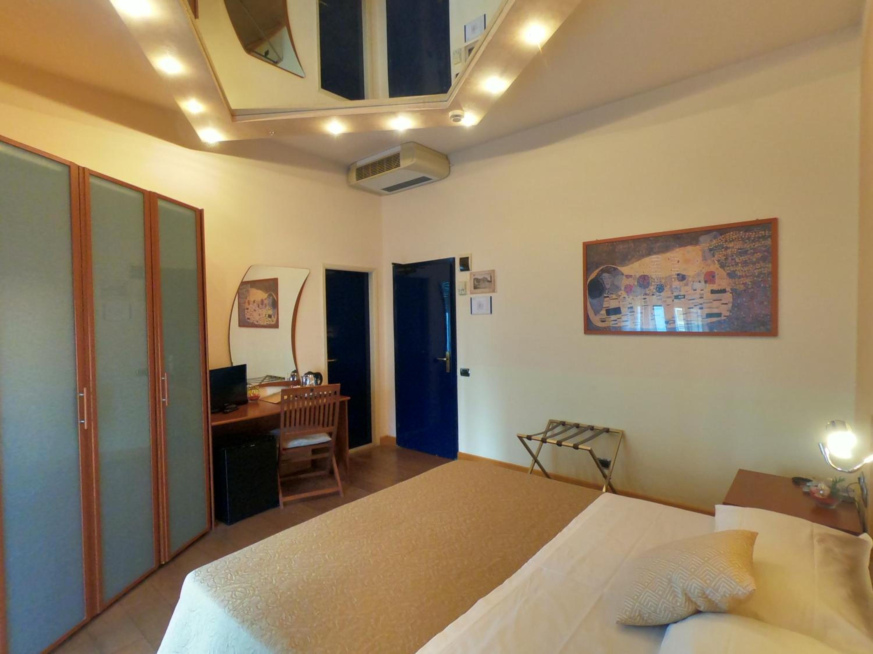 Superior Deluxe Double or Twin Room  - Photo 1