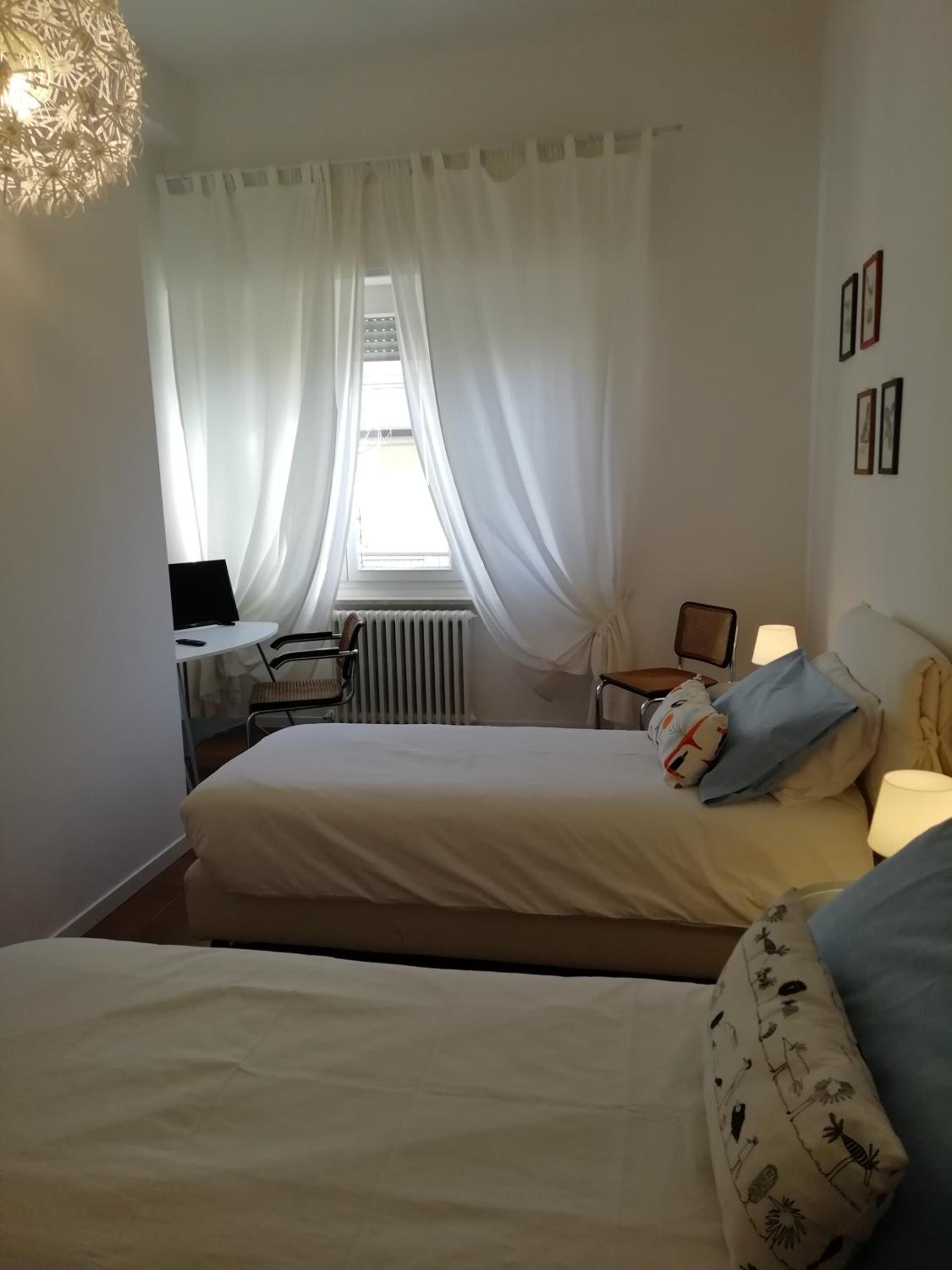 Twin Room with Private Bathroom - Photo 1