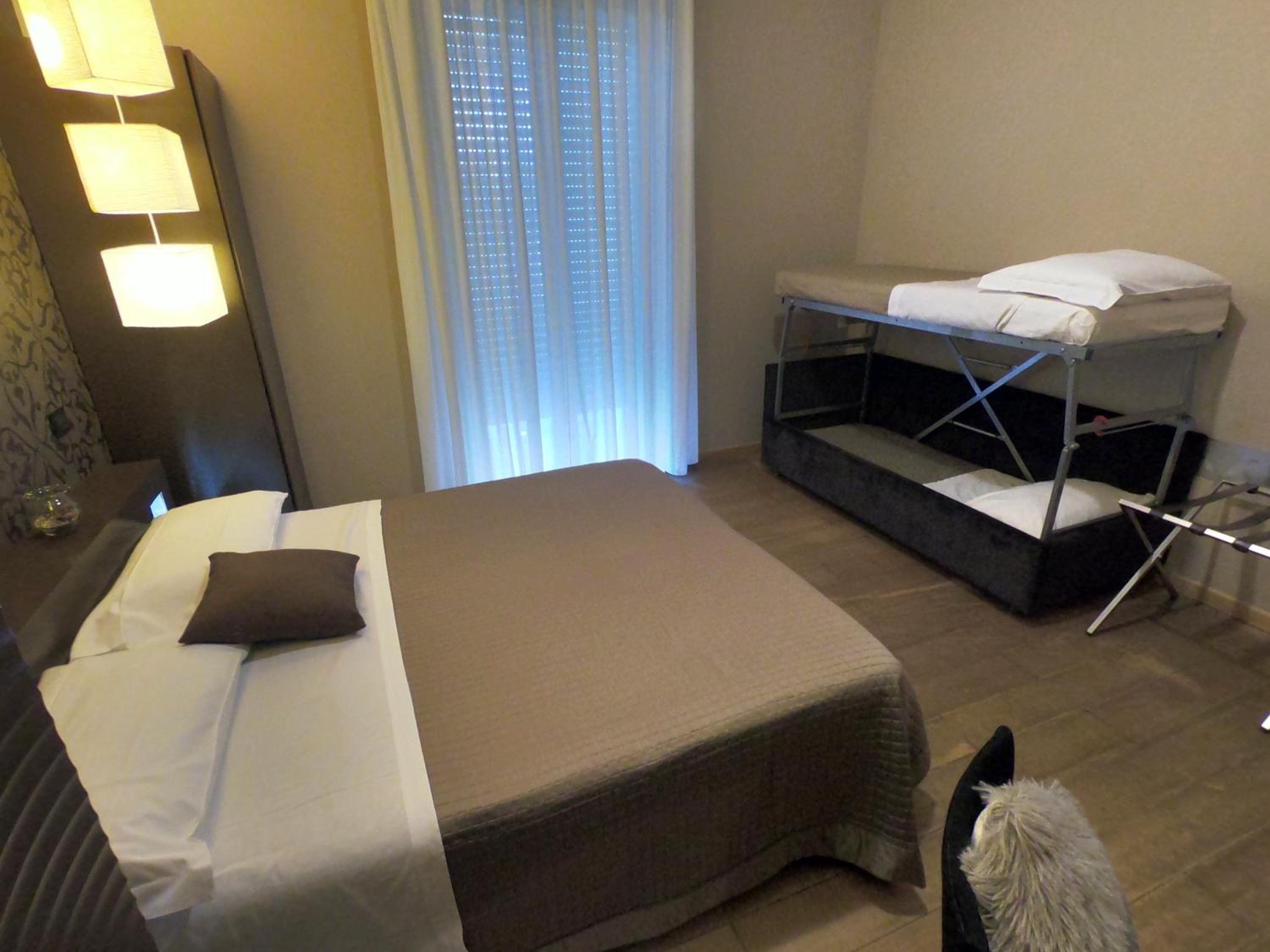 Deluxe Double or Twin Room - Photo 7