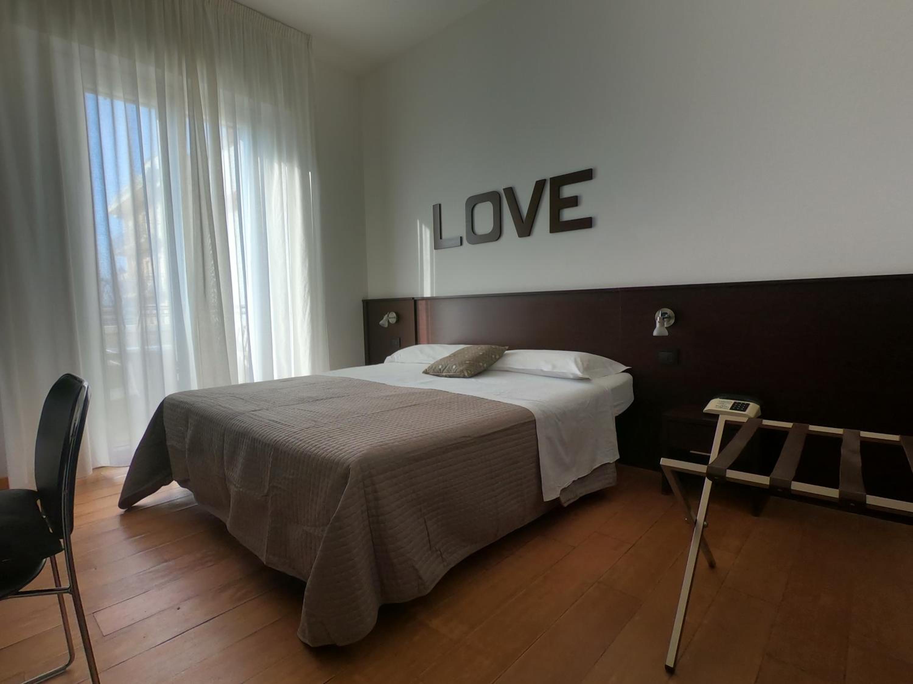 Standard Triple Room - Photo 1