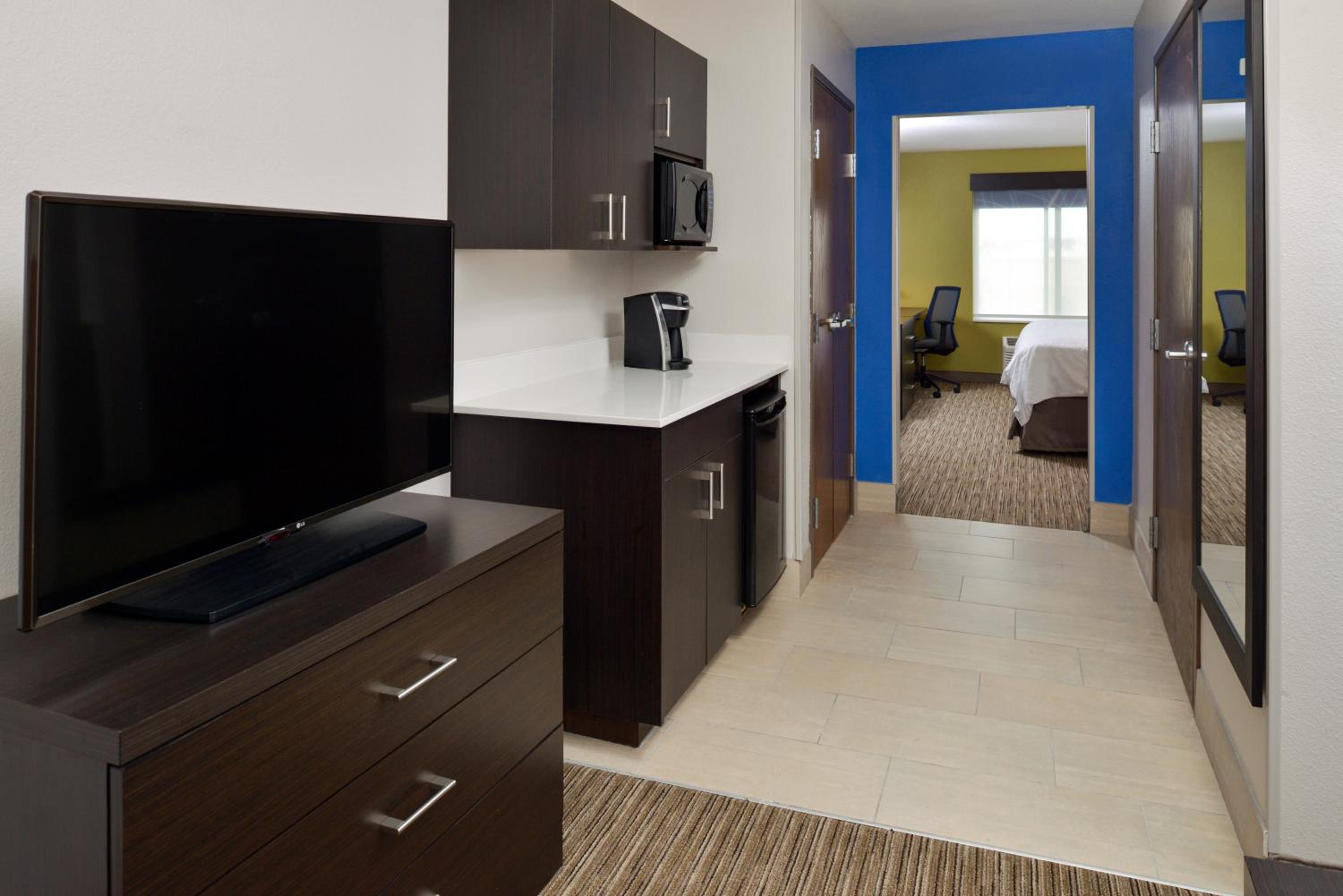 Suite with Two Queen Beds - Photo 1