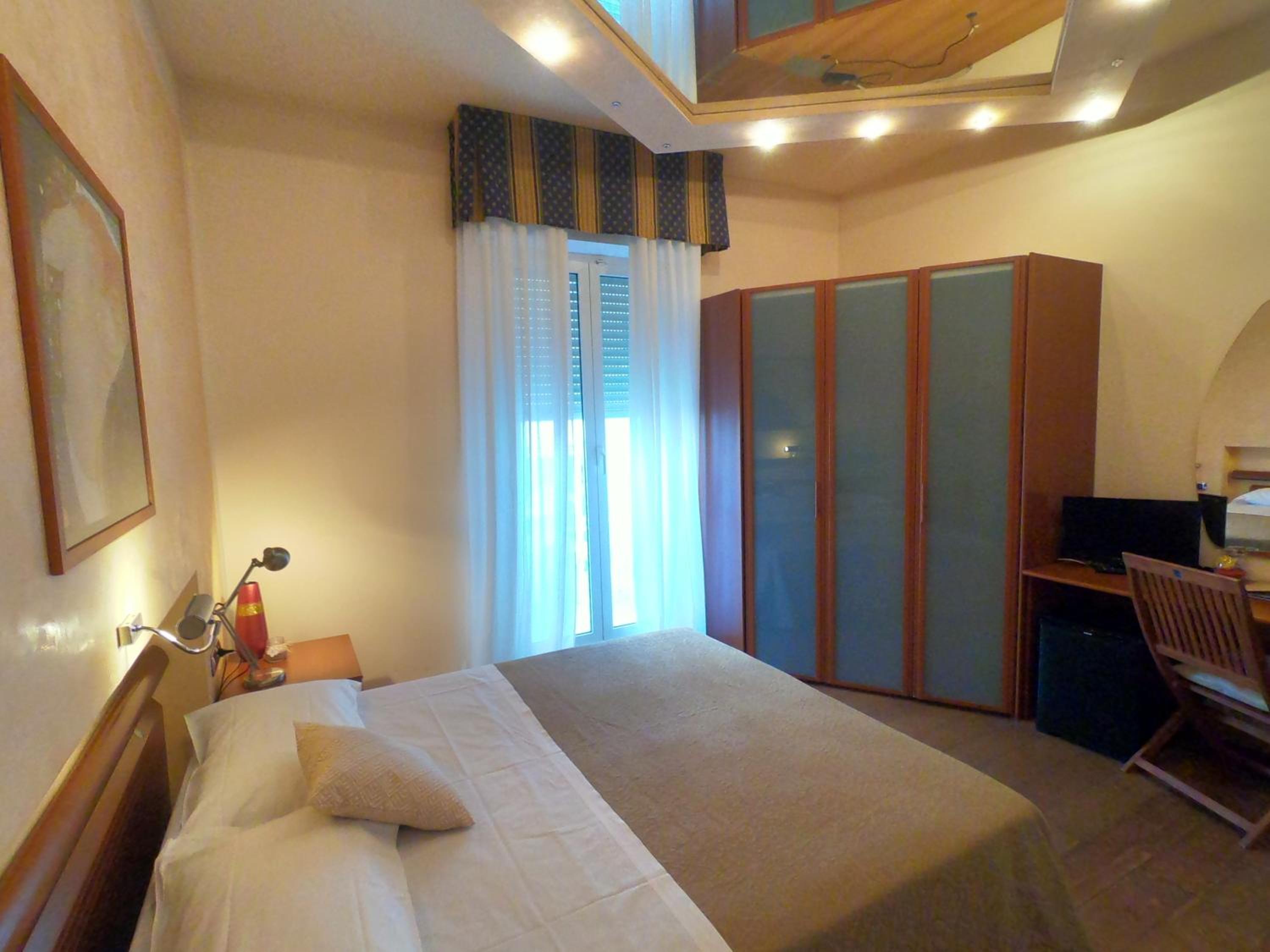 Superior Deluxe Double or Twin Room  - Photo 8