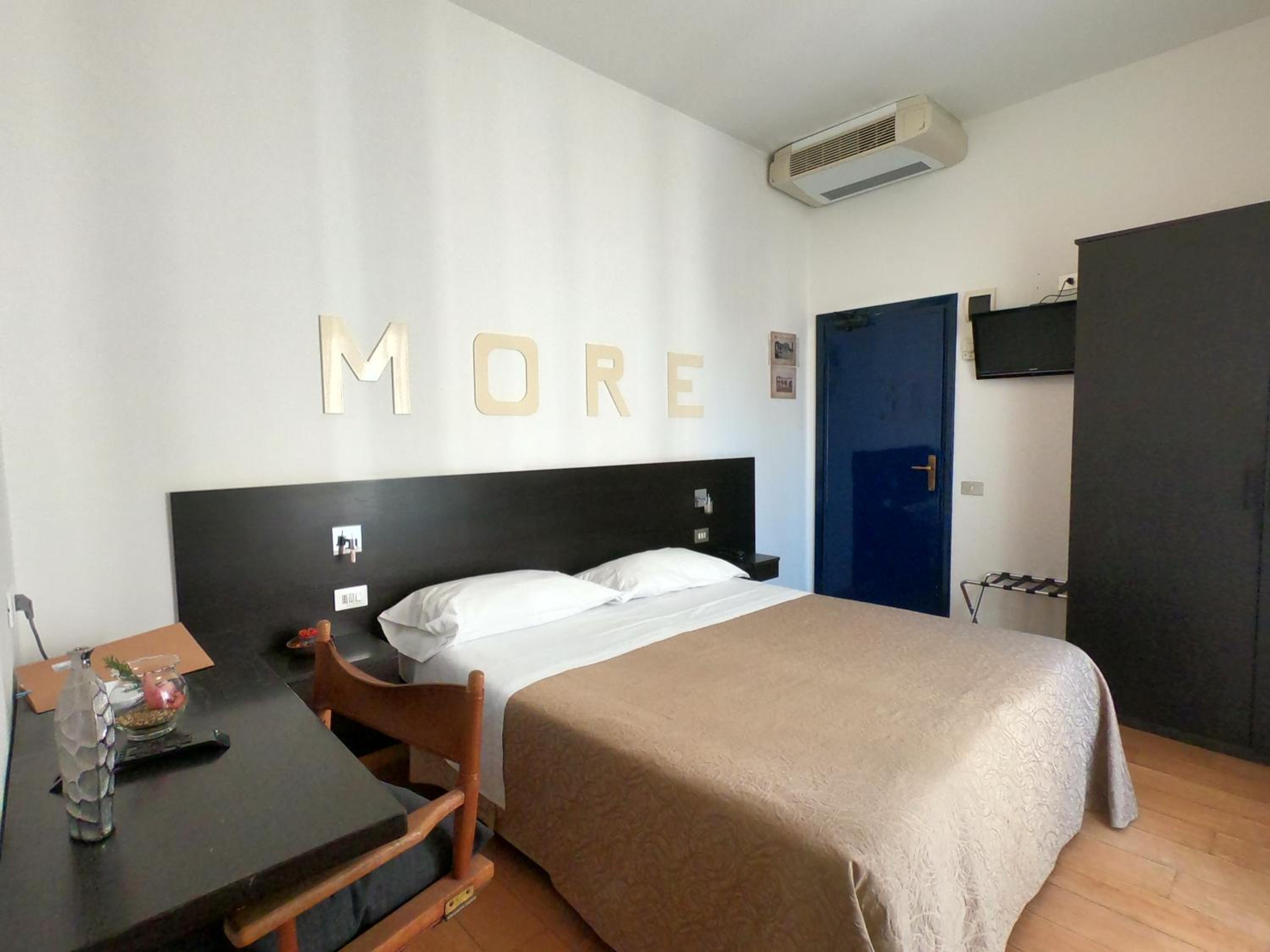 Double or Twin Room with Shower - Photo 14