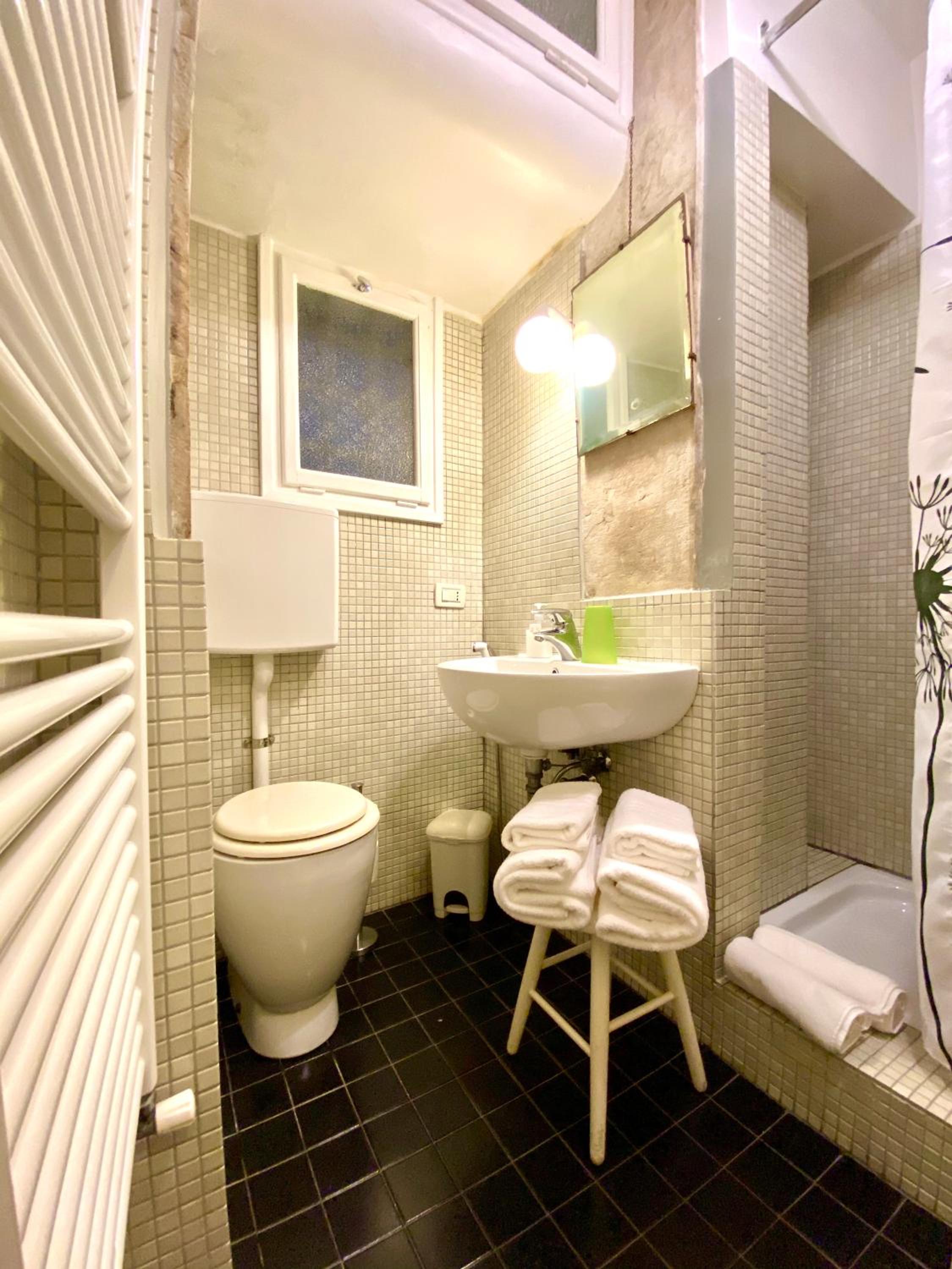 Double Room with Private External Bathroom photo 2