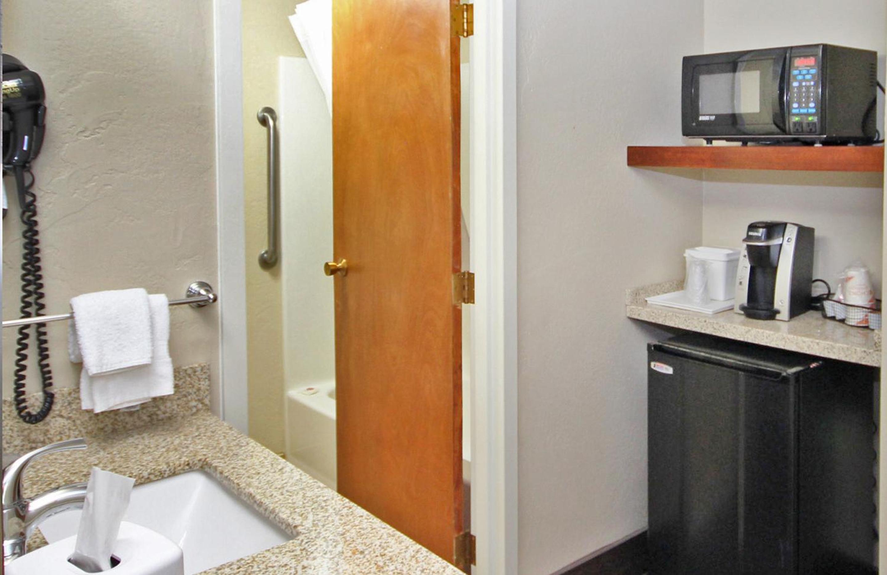 Queen Room with Two Queen Beds - Pet Friendly/Non-Smoking