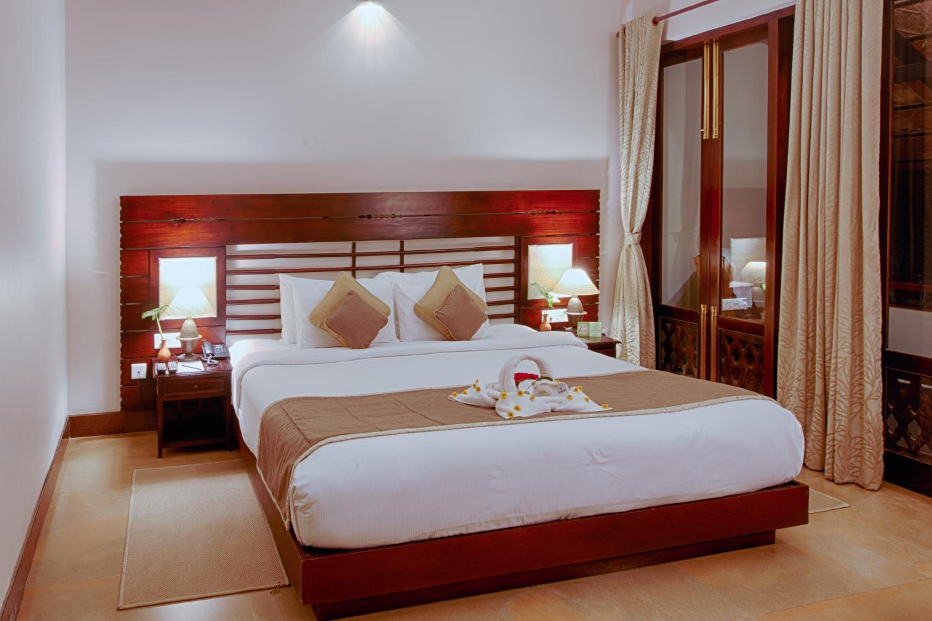 Premium Suite - Photo 13