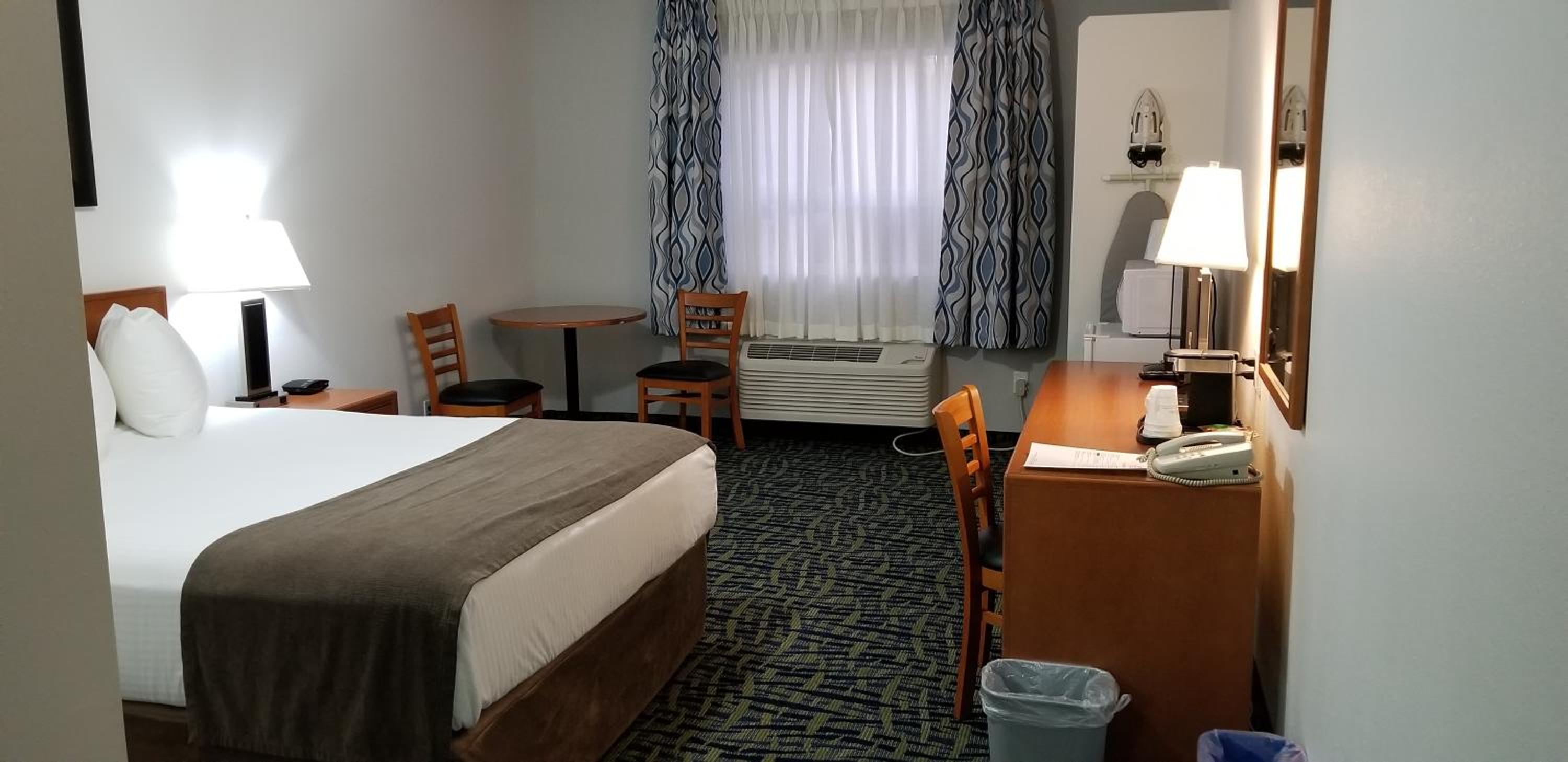 Queen Room - Mobility Access - Photo 14