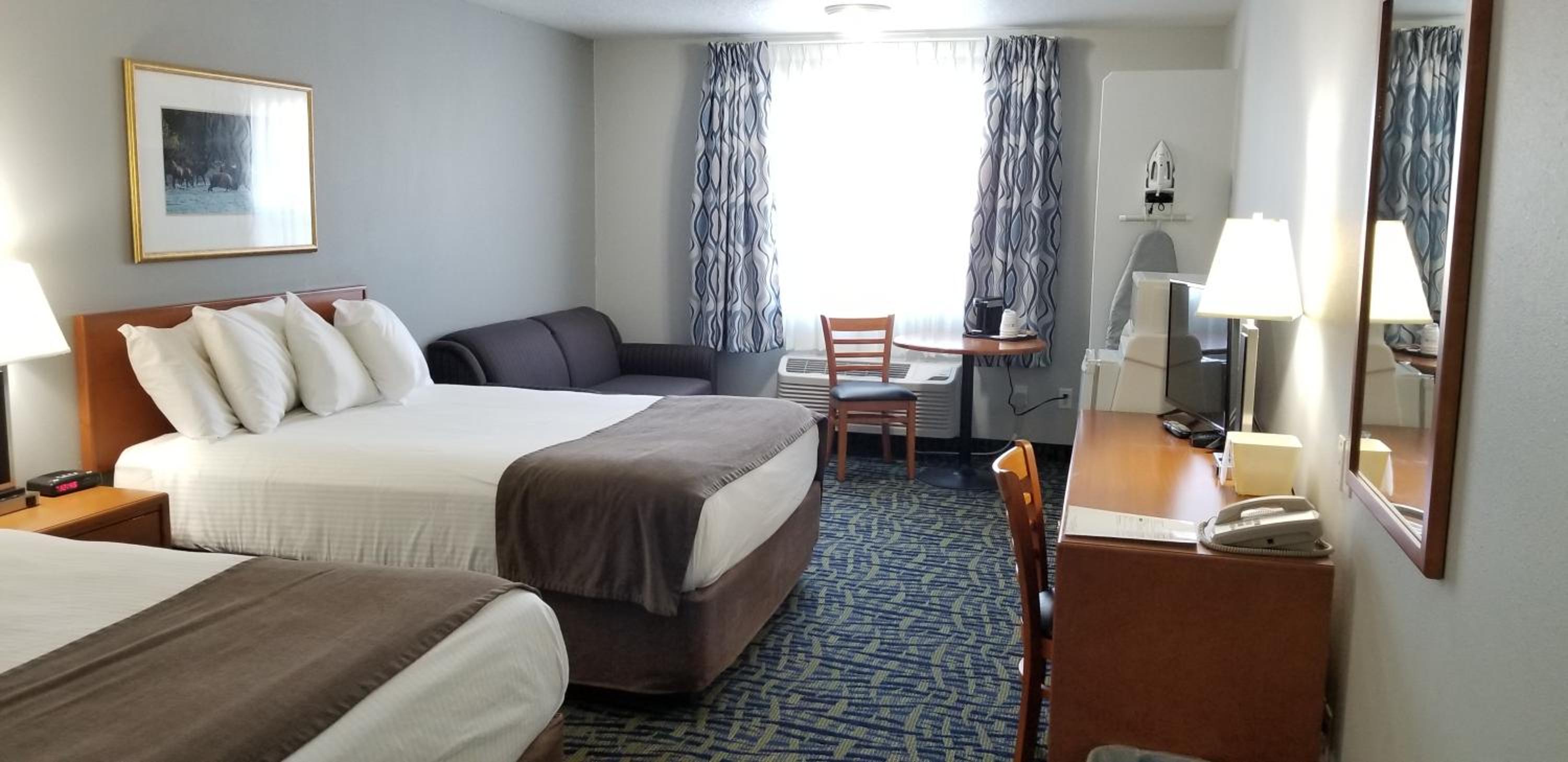 Queen Room with Two Queen Beds and Sofa - Photo 11