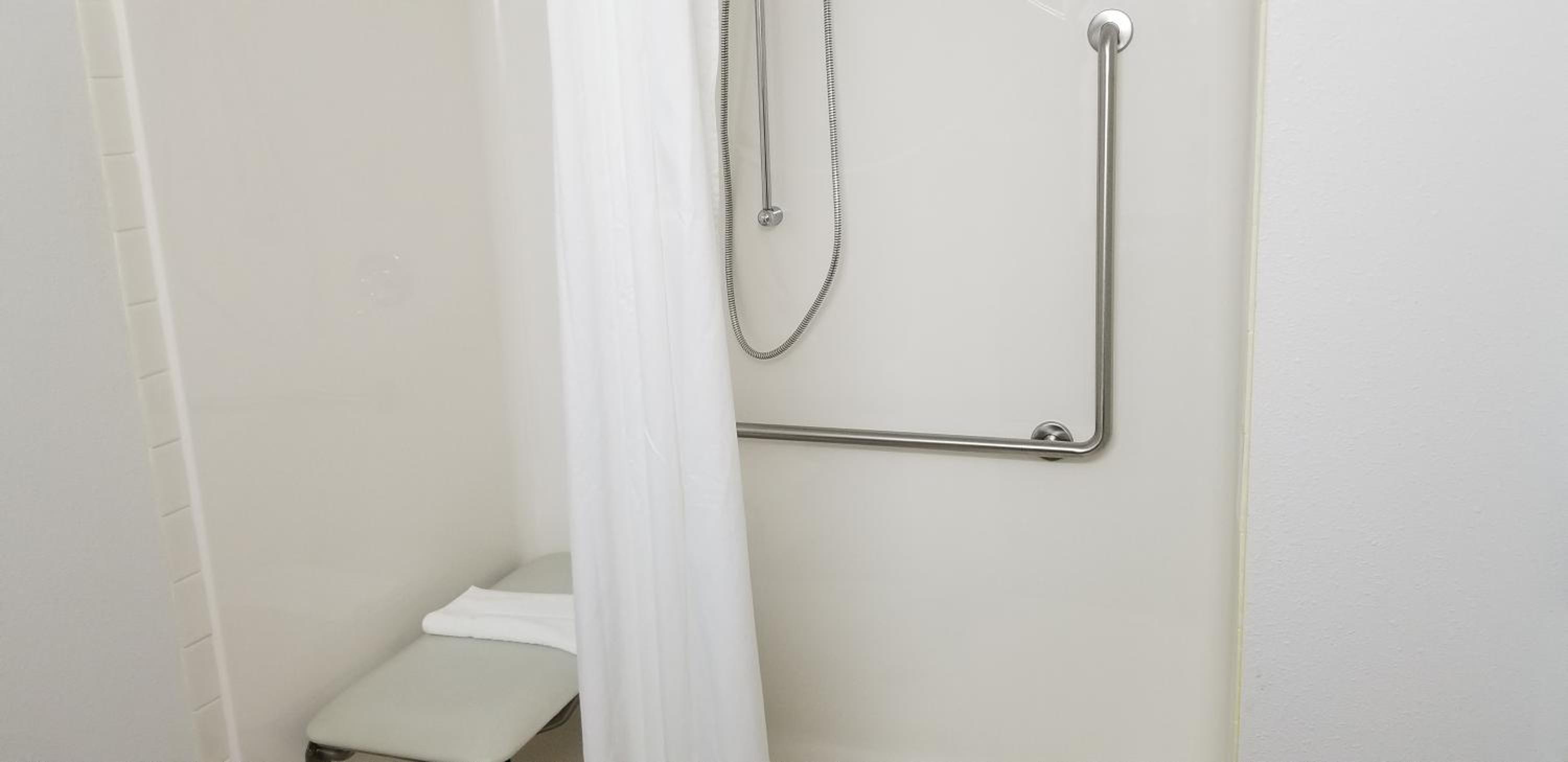 Queen Room - Mobility Access - Photo 12