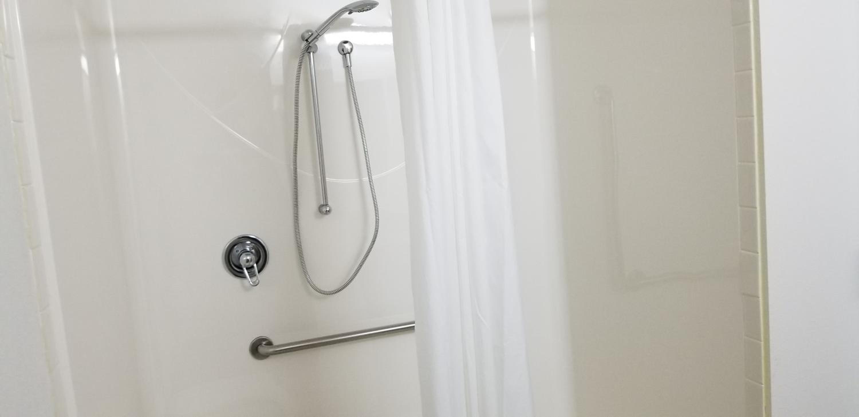 Queen Room - Mobility Access - Photo 10