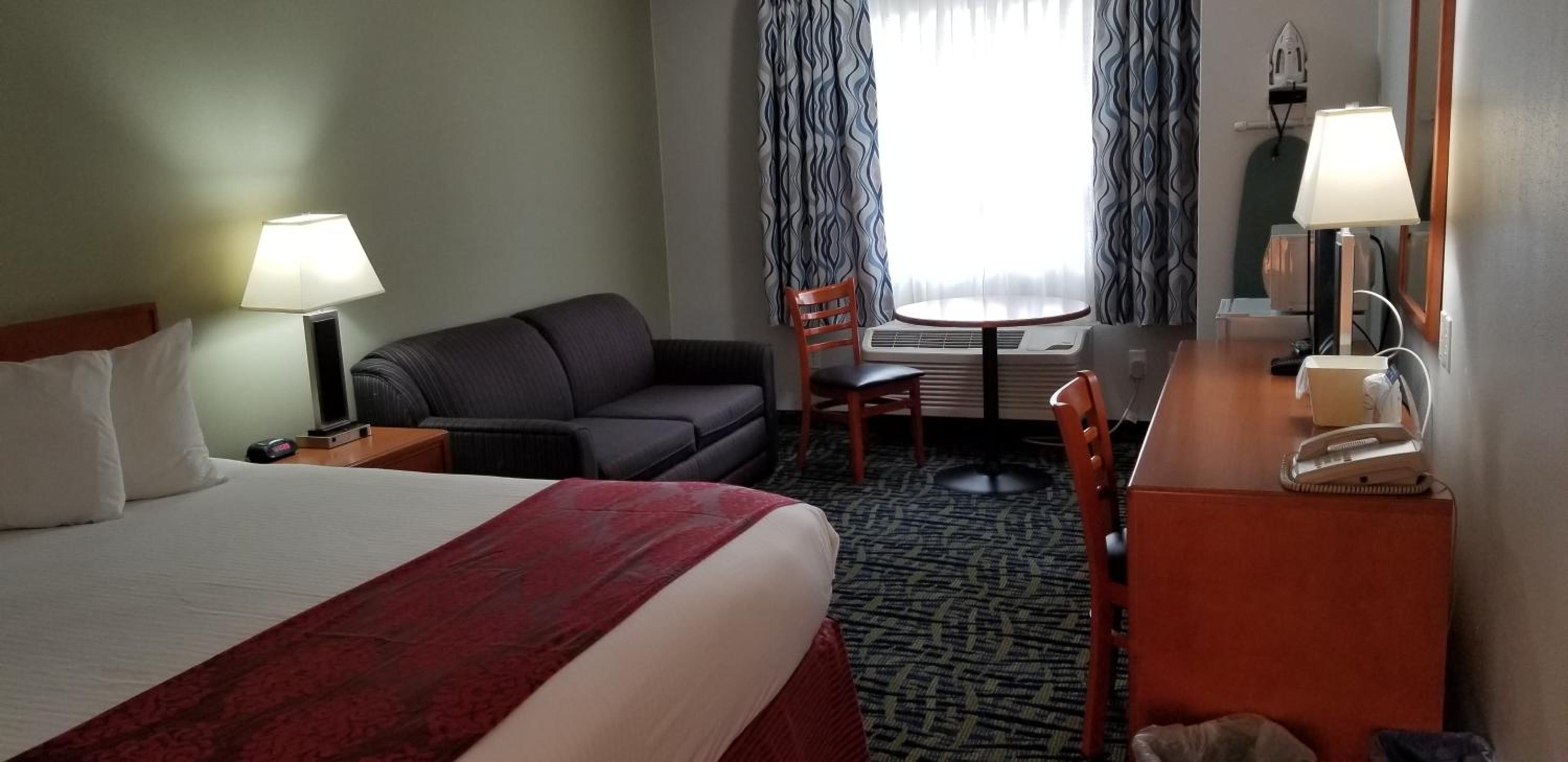 King Room - Non-Smoking - Photo 9