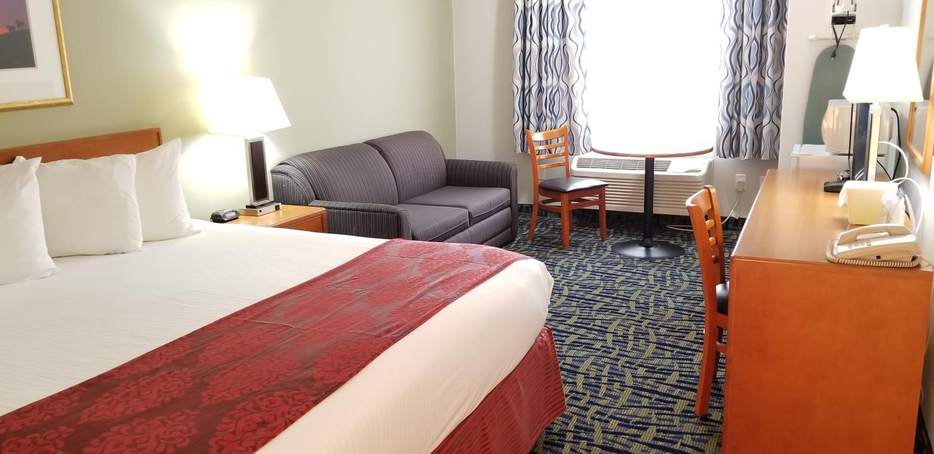 King Room - Non-Smoking - Photo 8
