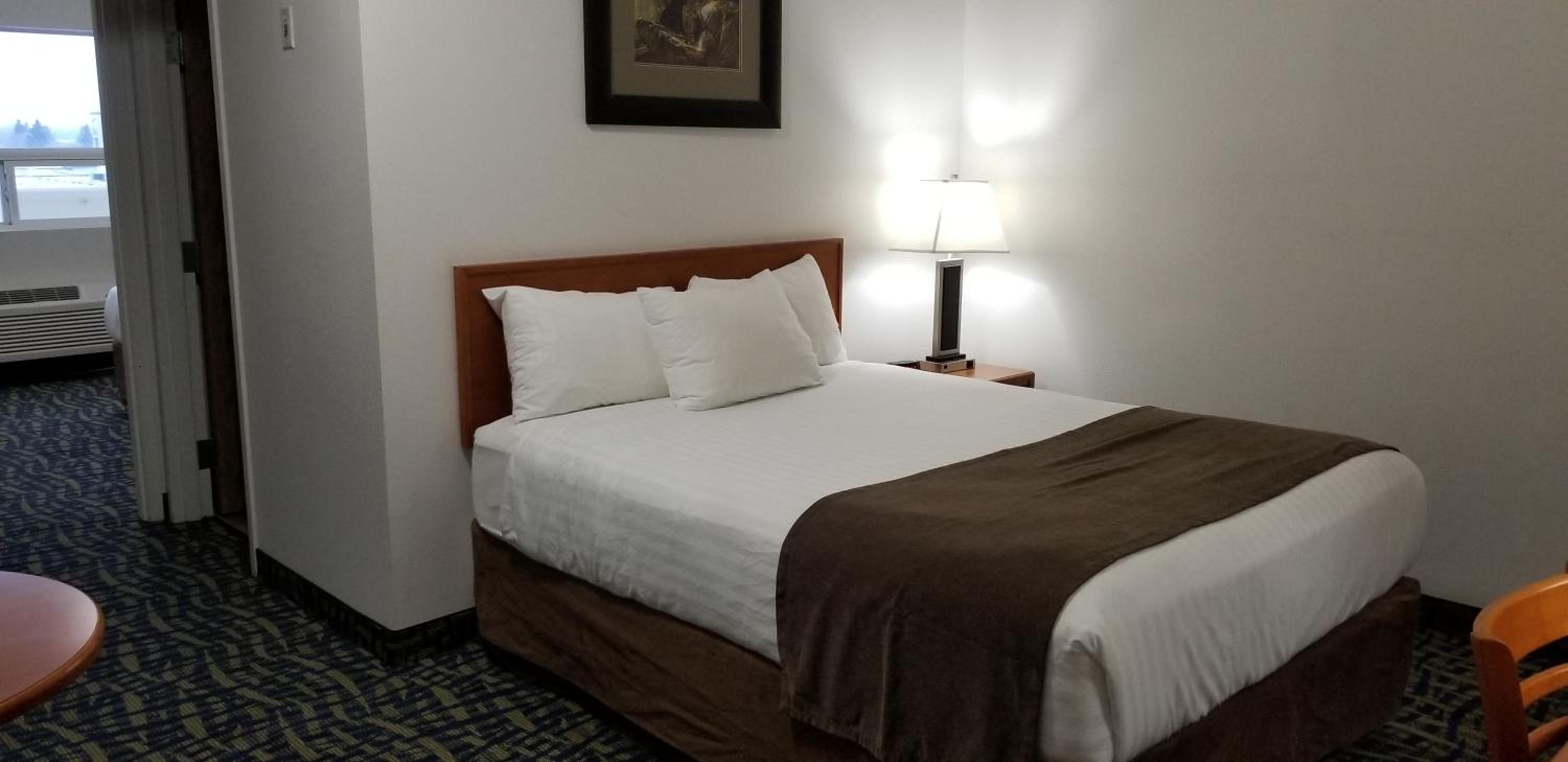 Queen Suite with Two Queen Beds - Photo 7