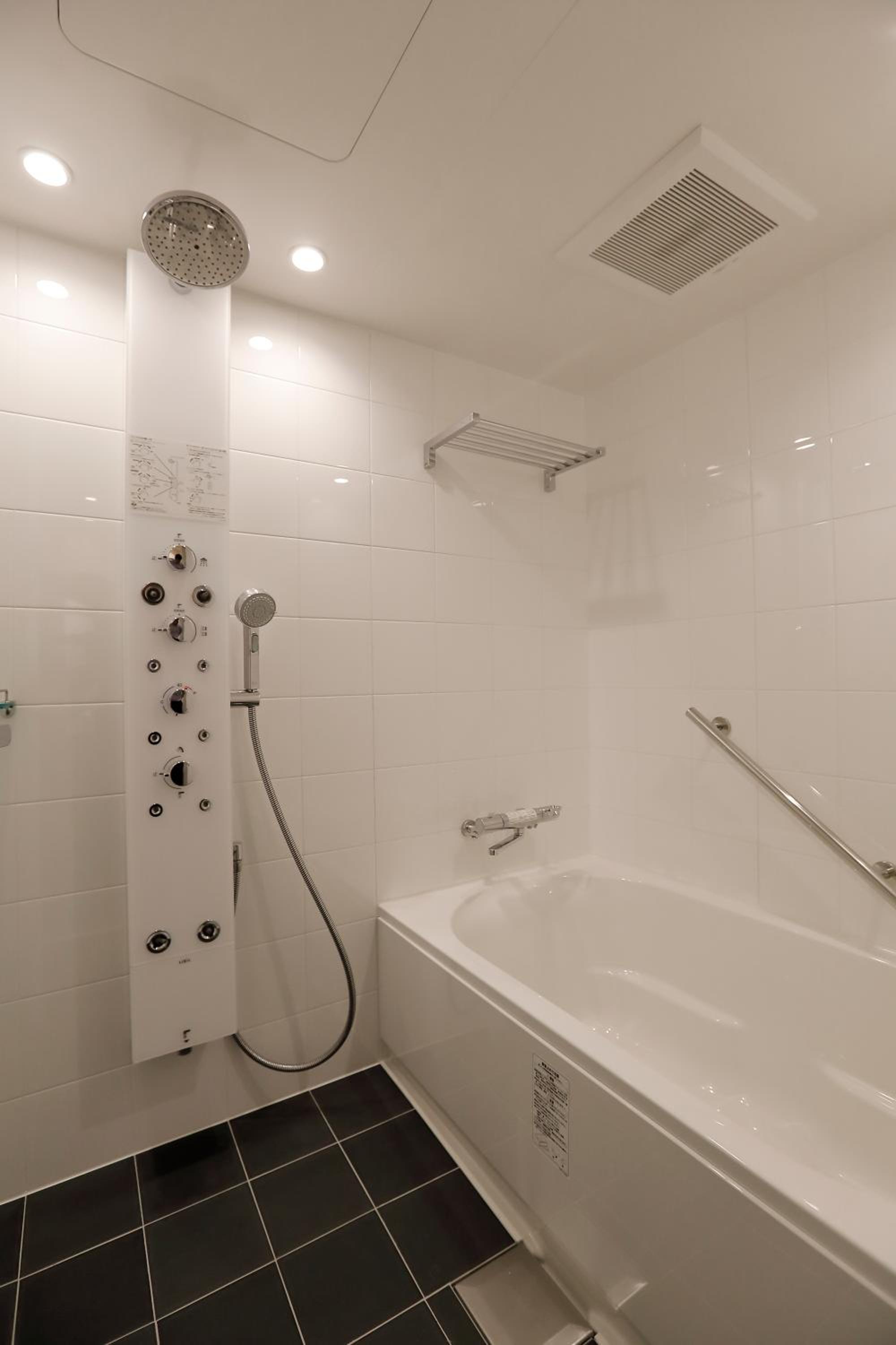 Standard Twin Room with Sofa - Photo 3