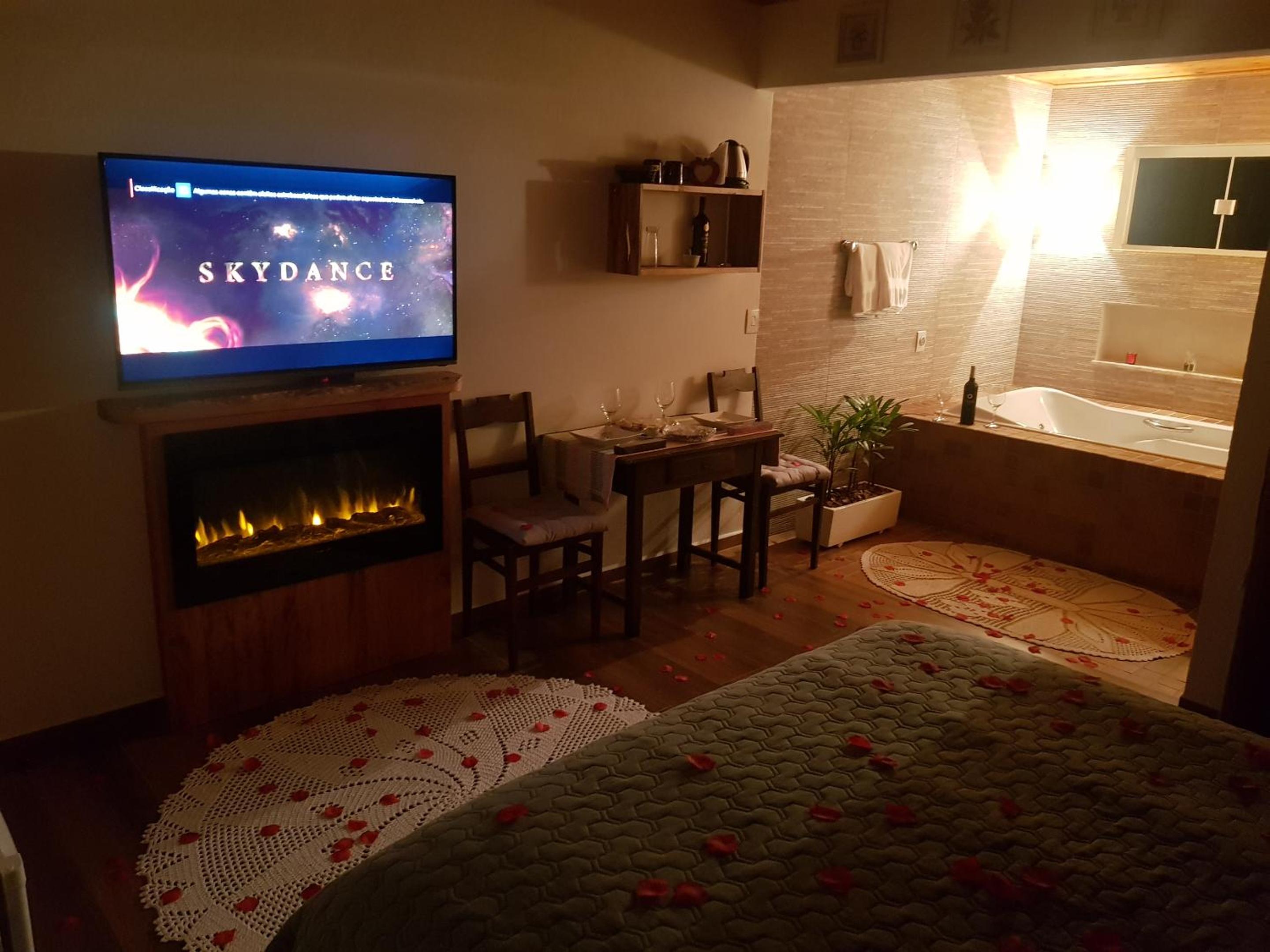 Suite with Spa Bath photo 1