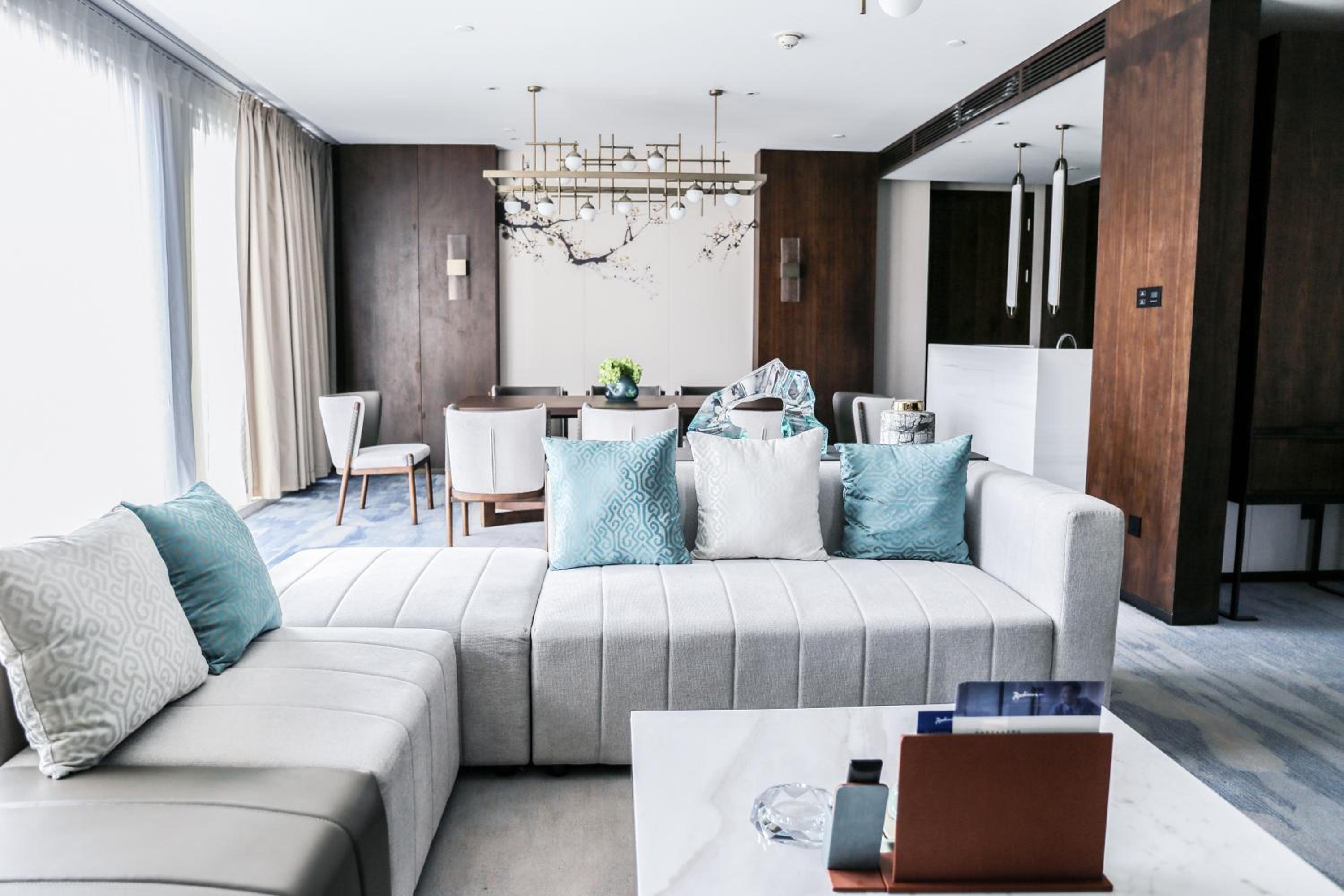 Executive Suite - Photo 3