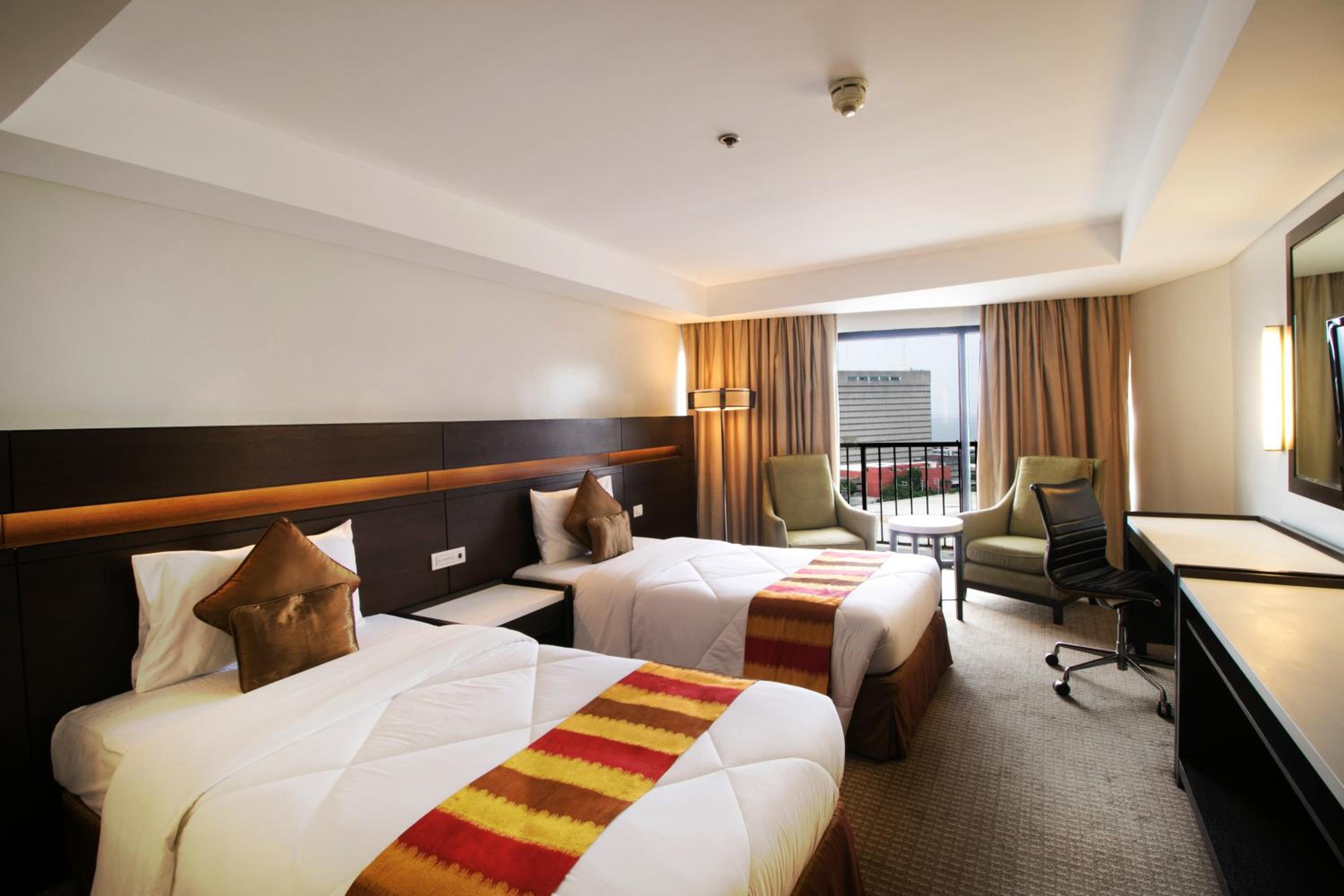 Deluxe Double Or Twin Room - Photo 2