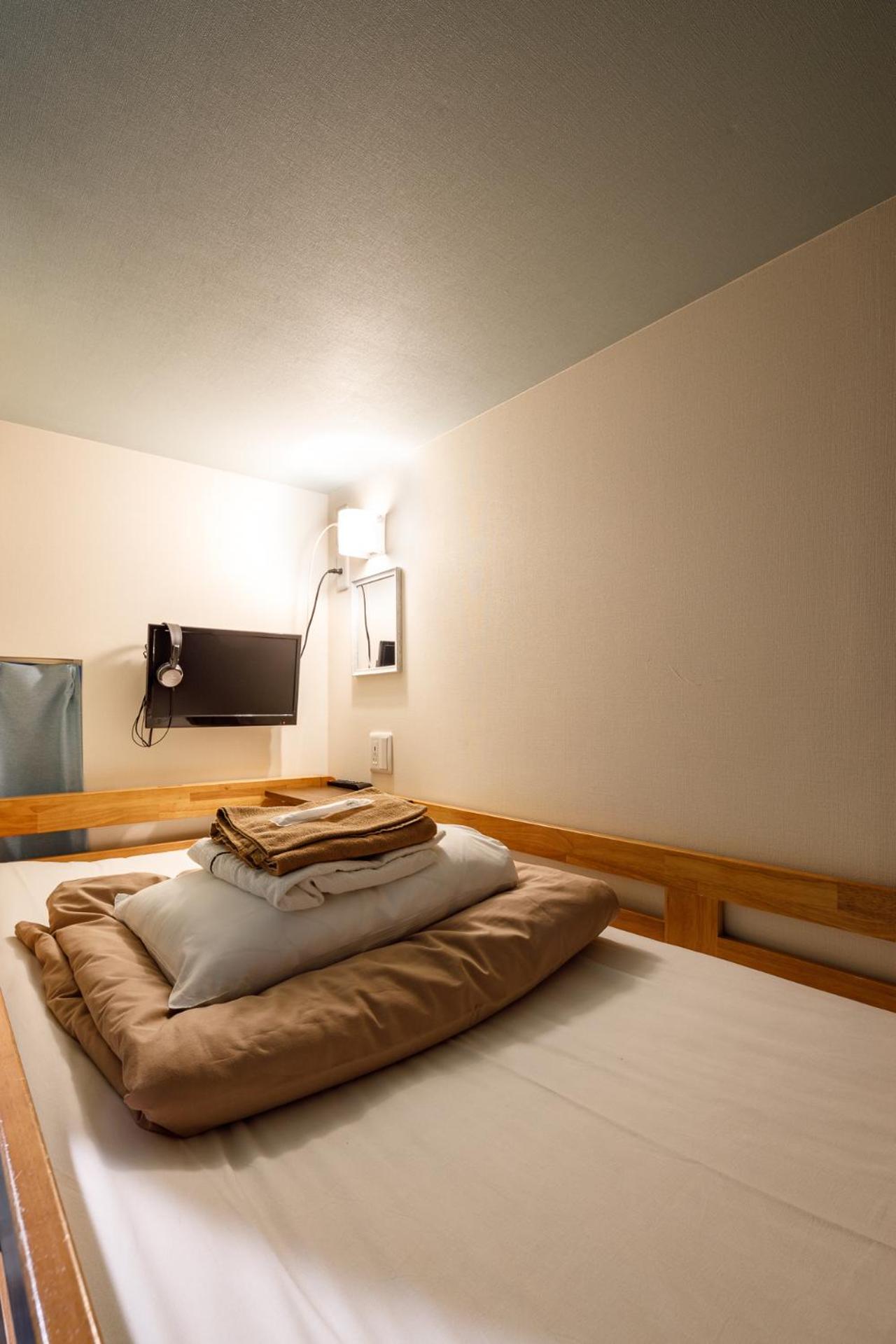 Upper Capsule Bed in Mixed Dormitory photo 2