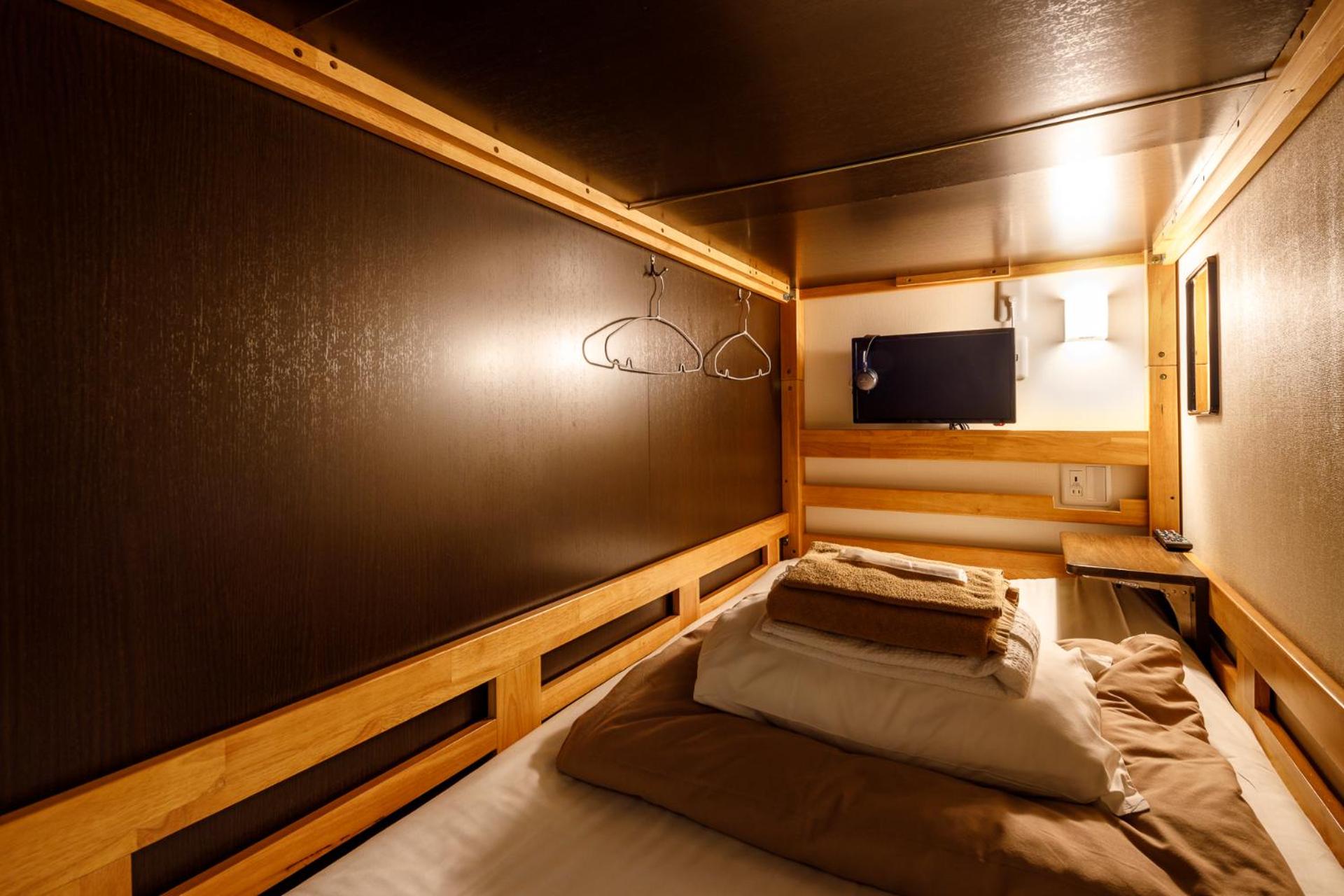 Lower Capsule Bed in Mixed Dormitory photo 3