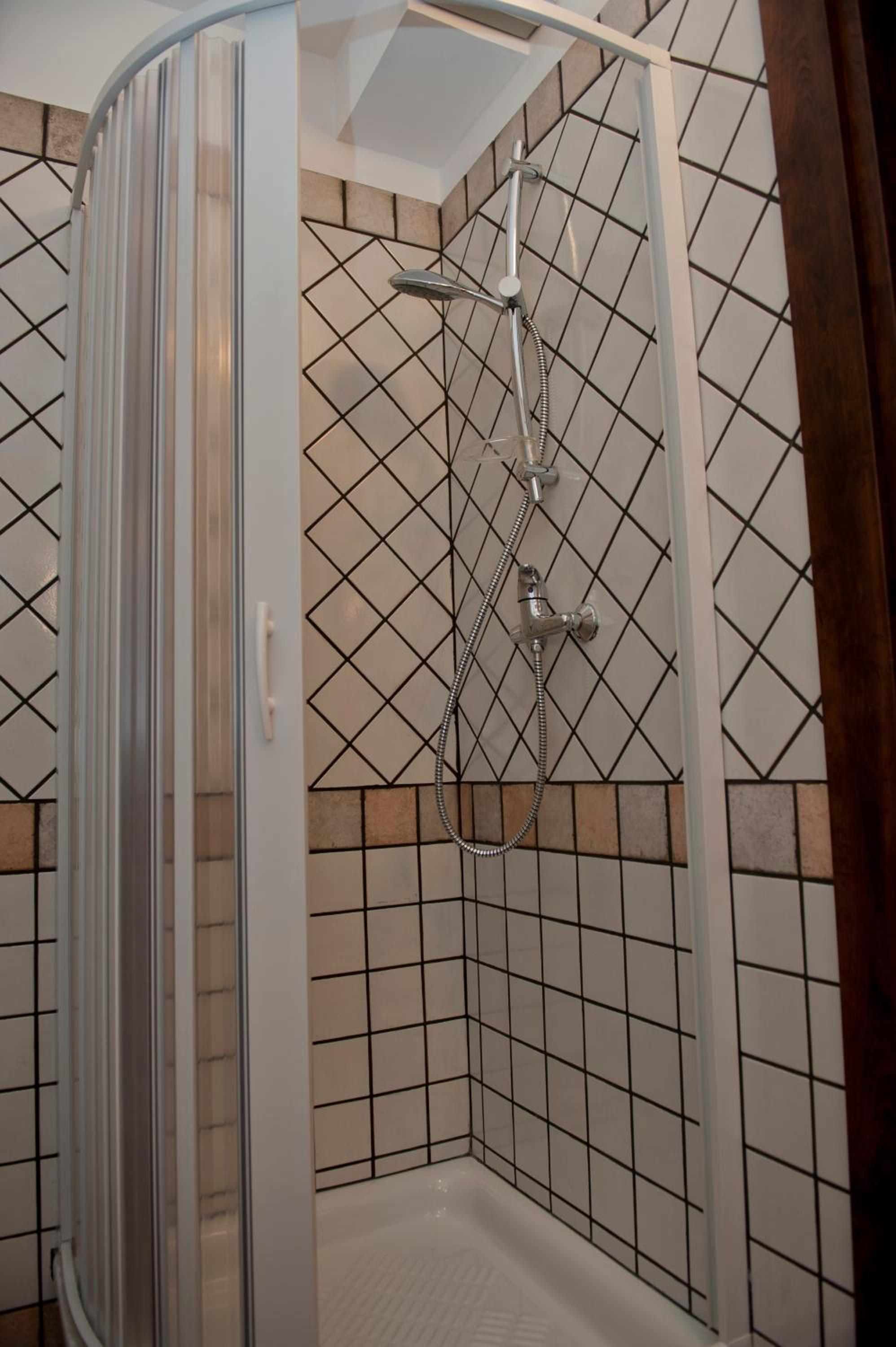 Double Room - Photo 6