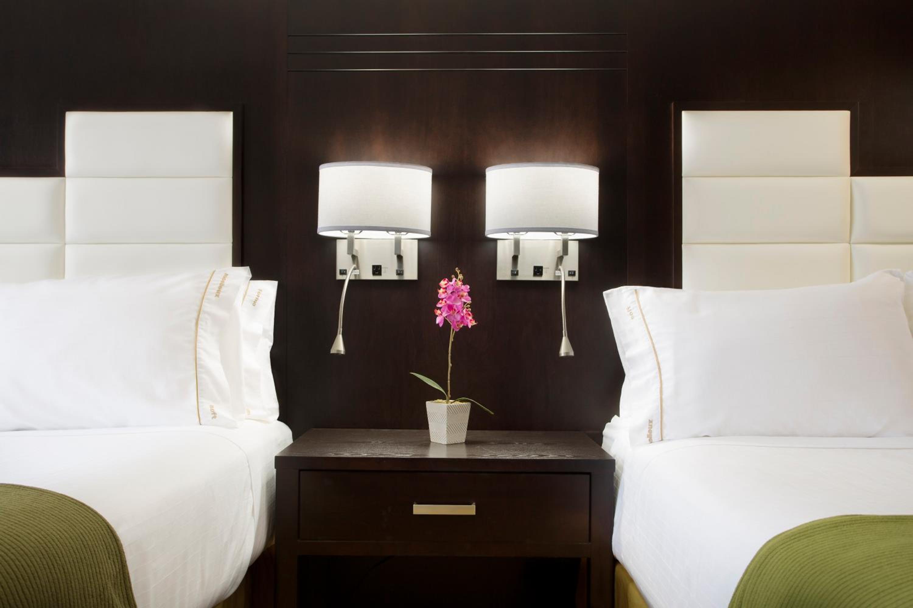 Standard Room with Two Queen Beds - Photo 1