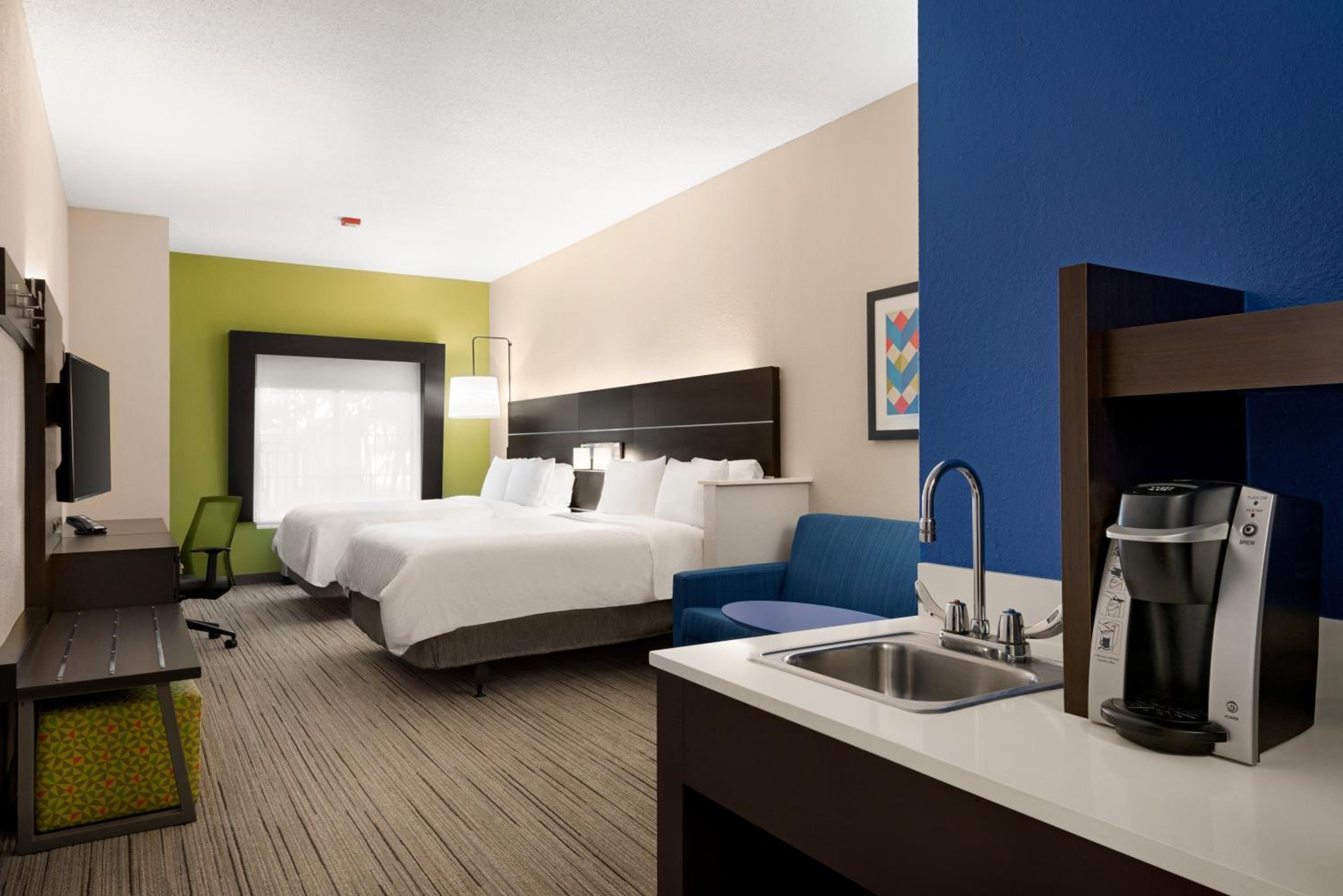 Queen Suite with Two Queen Beds and Additional Living Area - Photo 5