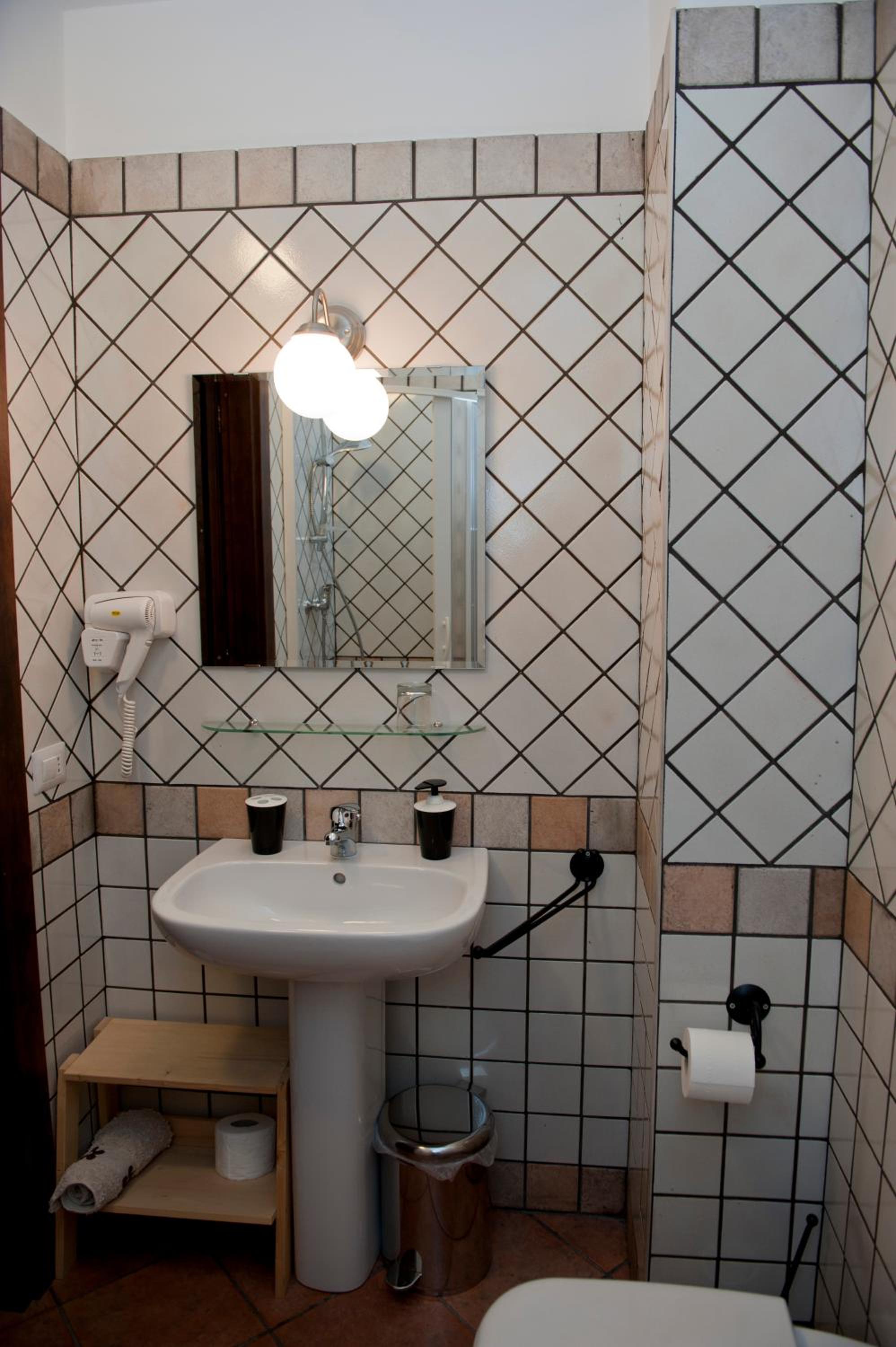 Double Room - Photo 7