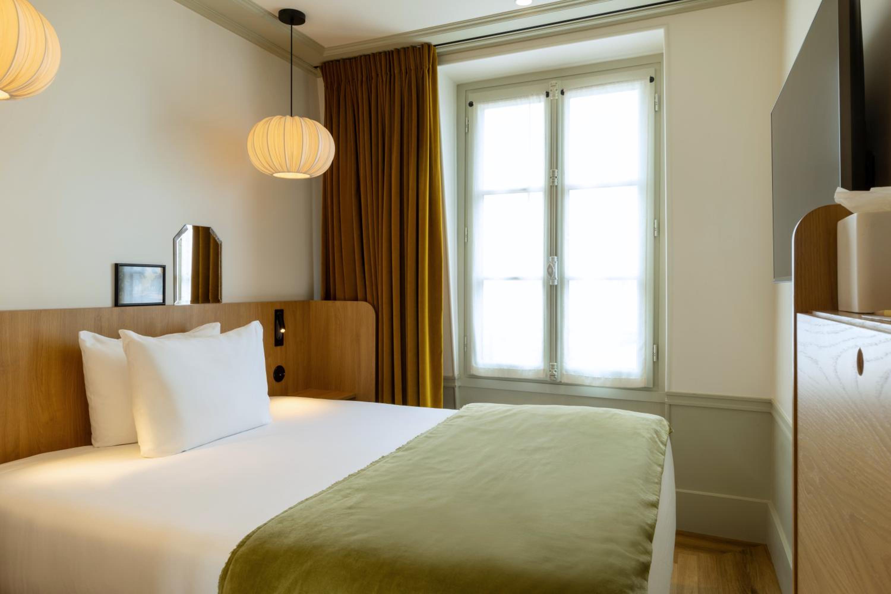 Single Room thumbnail 6