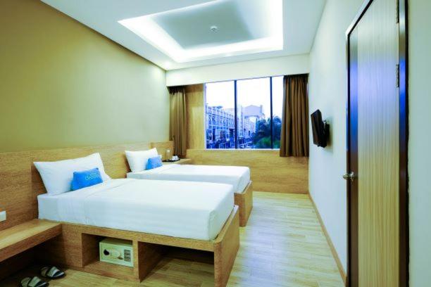 Premium Twin Room - Photo 8