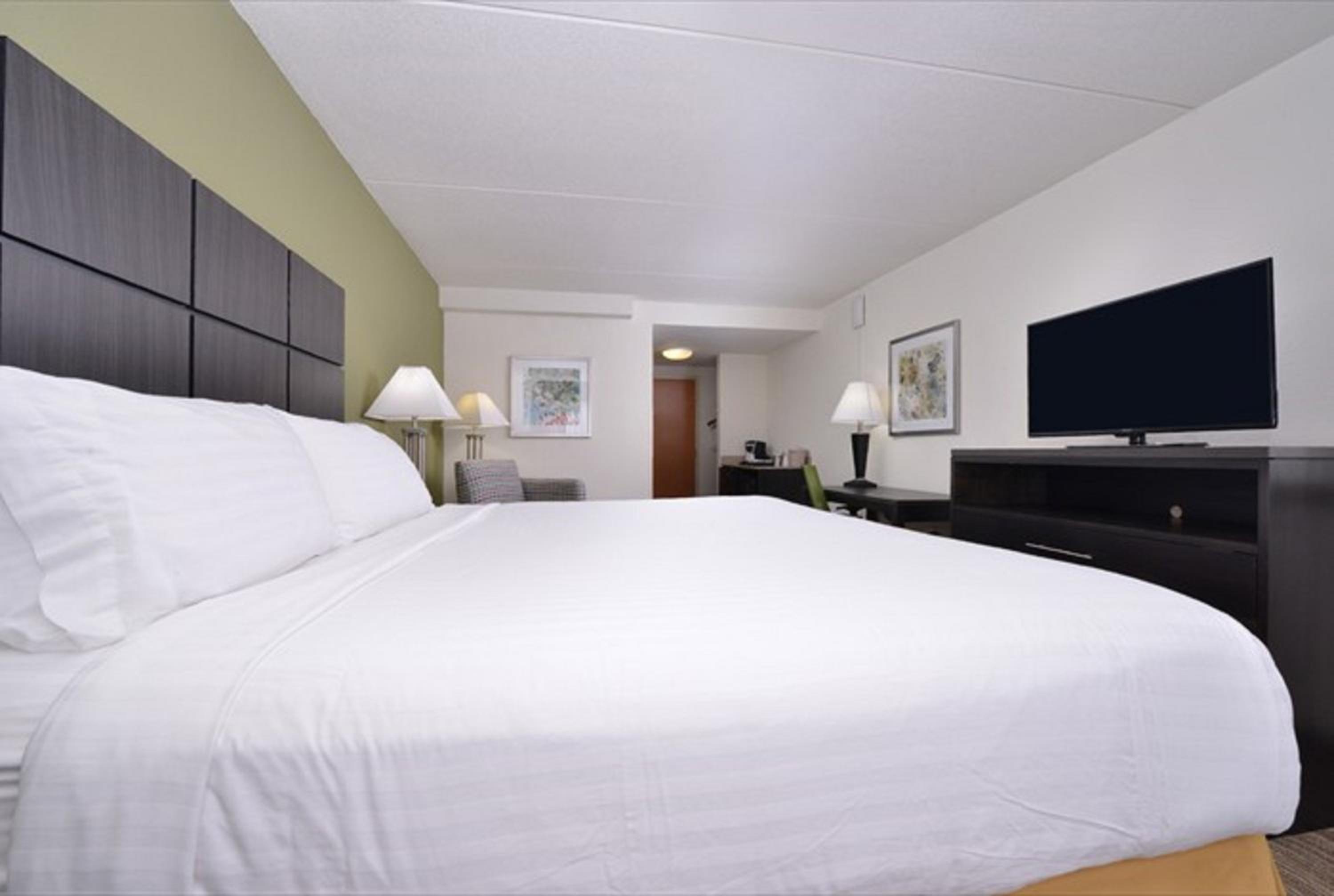Standard King Room - Photo 3