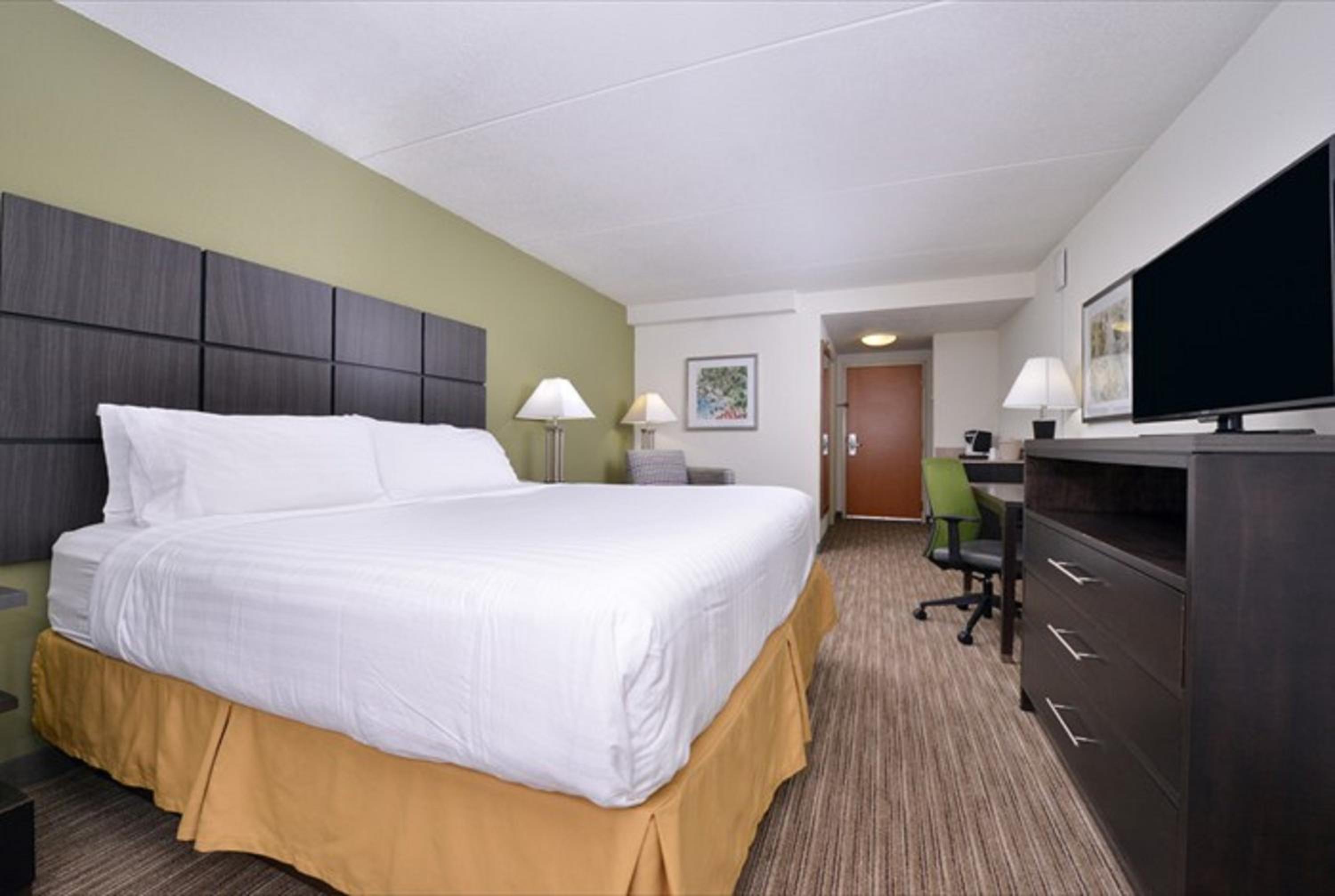 Standard King Room - Photo 6