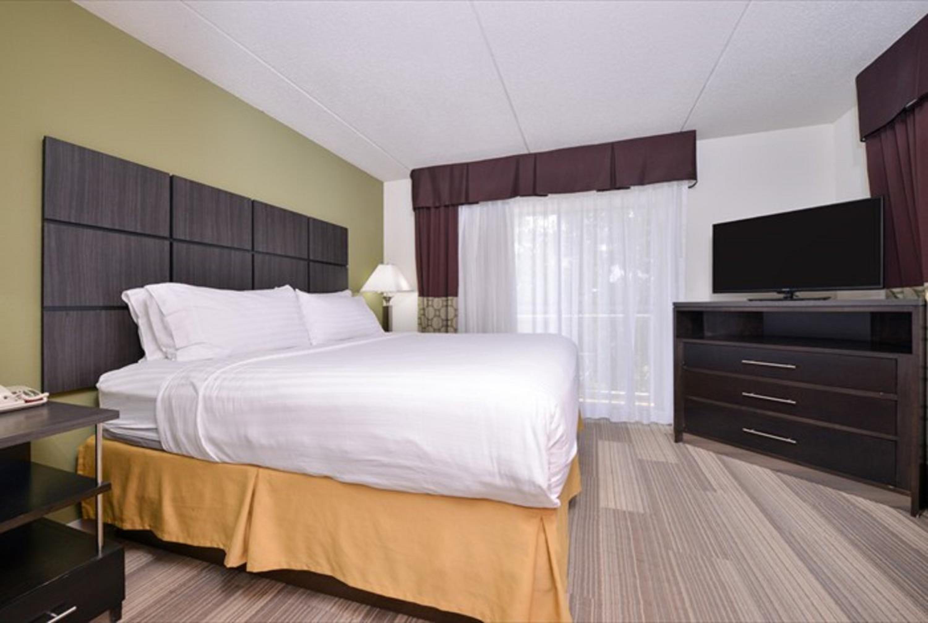 Mini King Suite - Non-Smoking - Photo 1