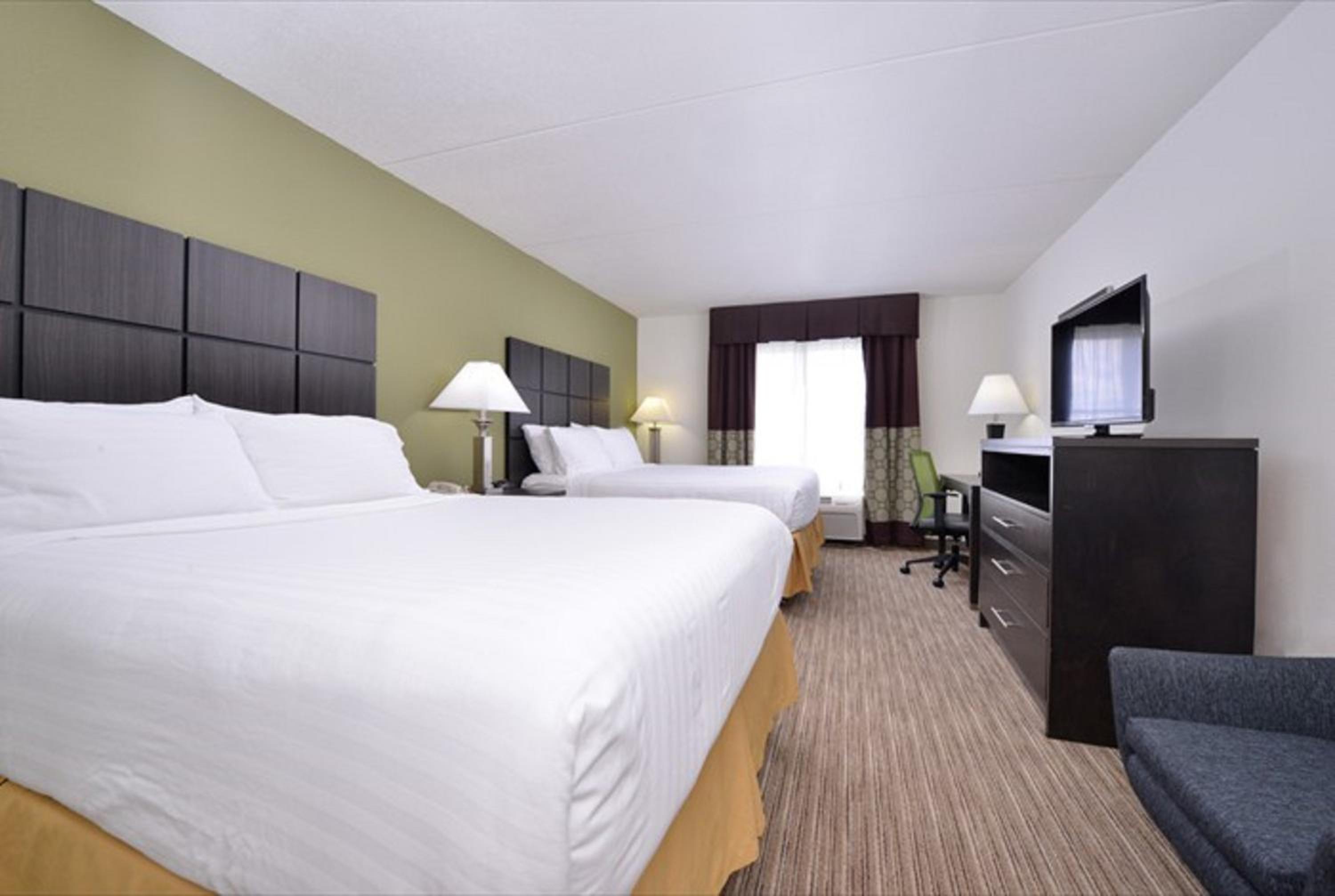 Standard Queen Room with Two Queen Beds - Photo 1
