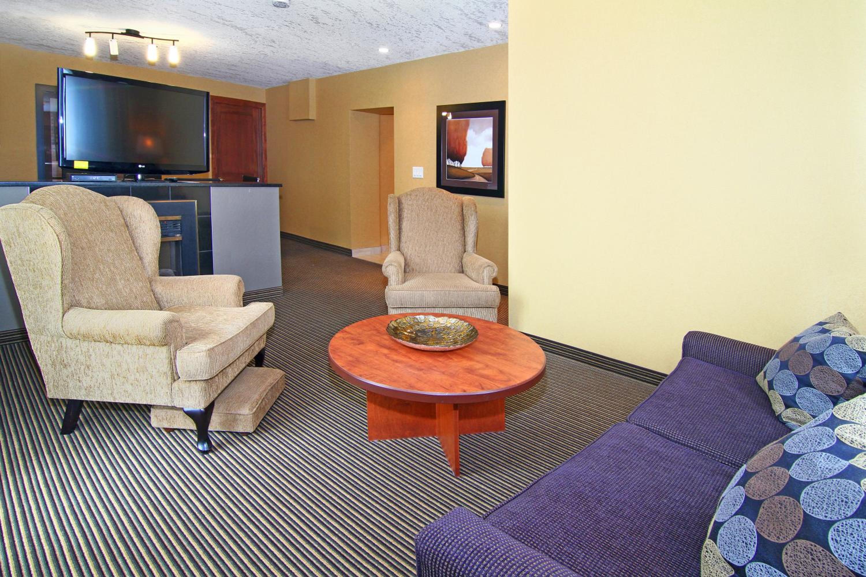 Superior King Suite - Non-Smoking - Photo 1