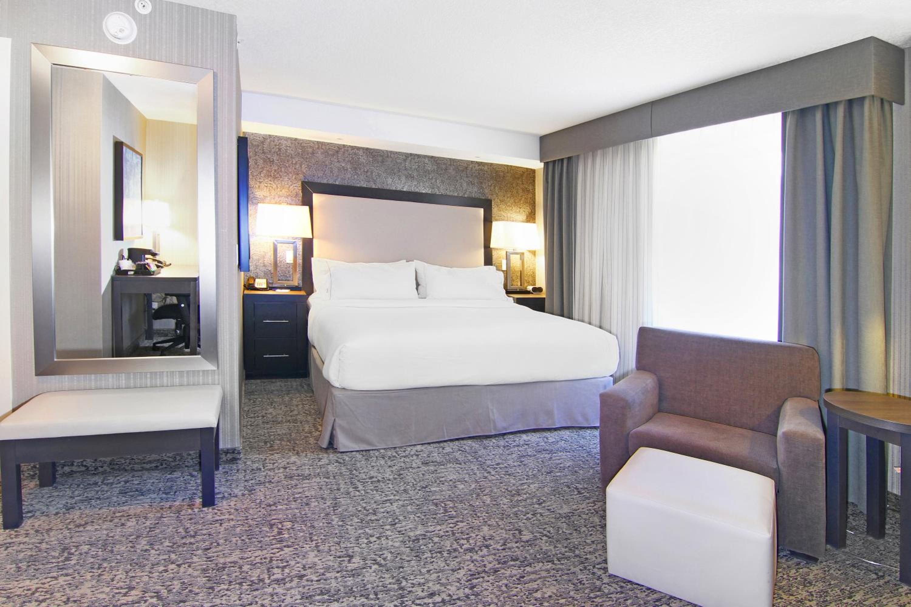 Standard King Room - Photo 5