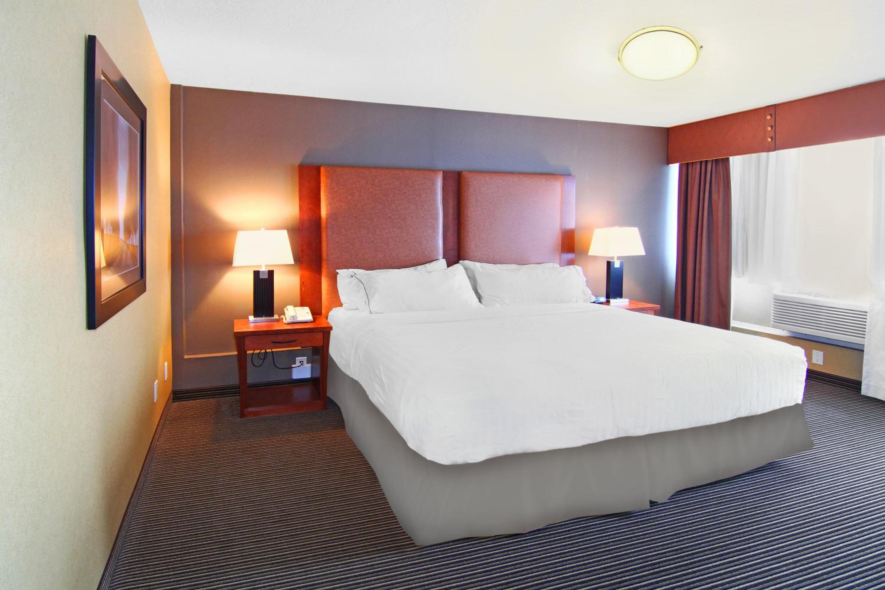 Superior King Suite - Non-Smoking - Photo 4