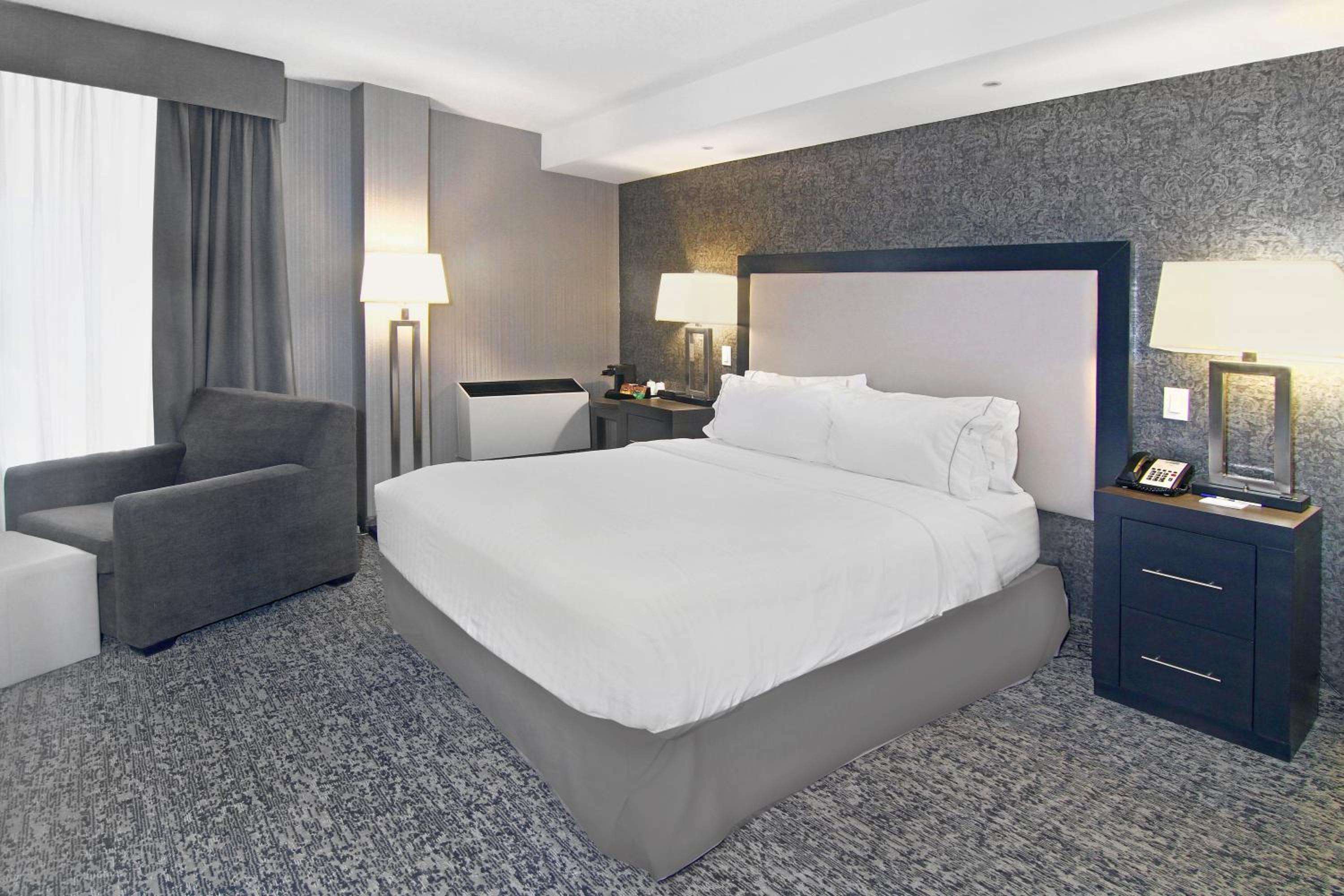 Standard King Room - Photo 3