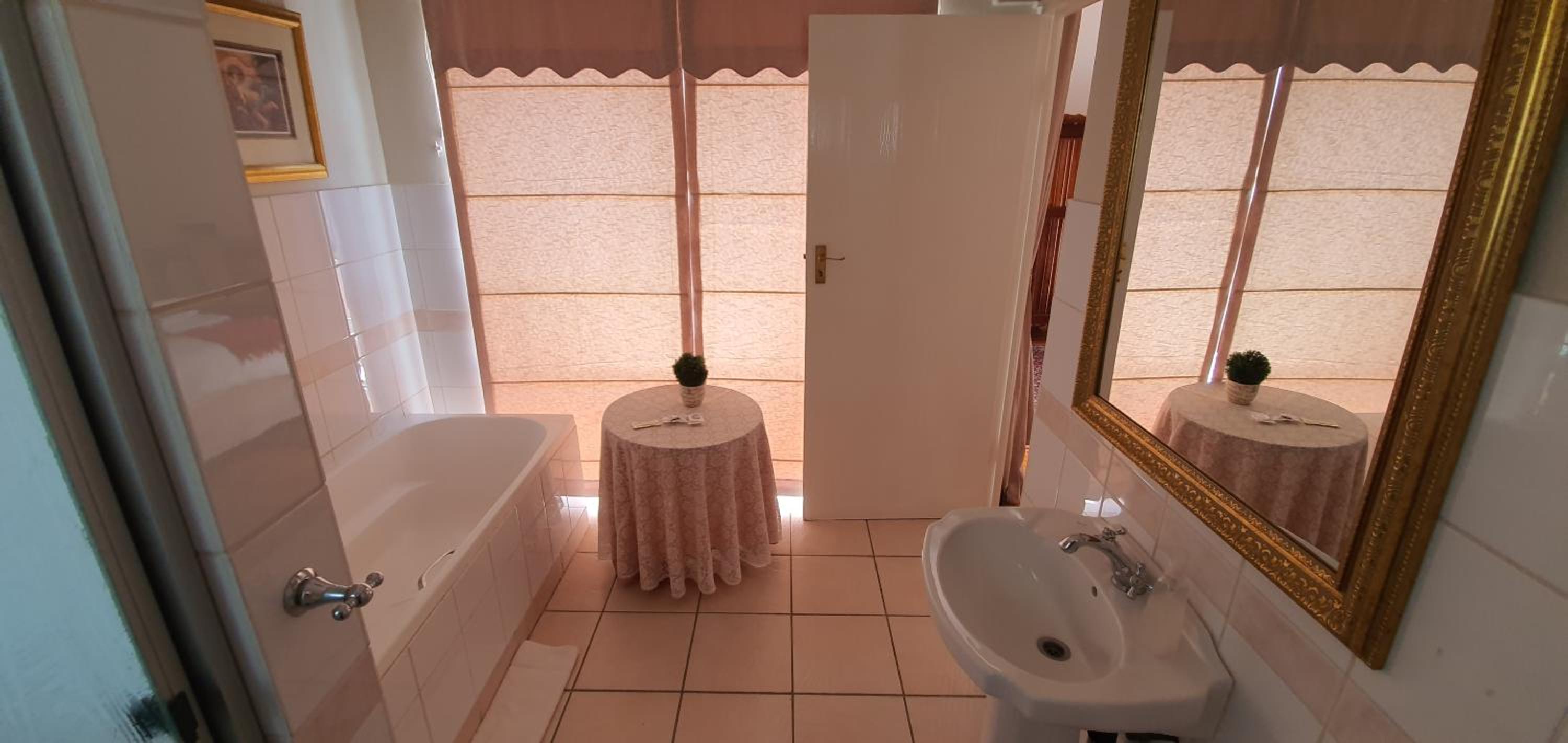 Double or Twin Room with Private Bathroom photo 2
