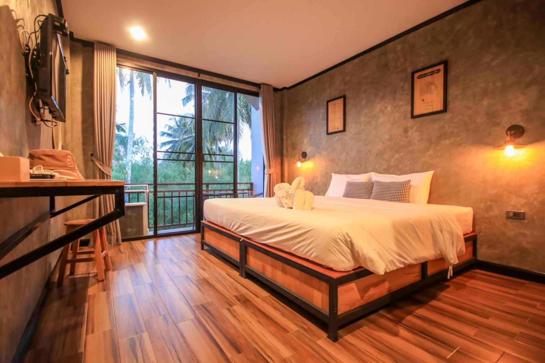 Deluxe Double Room with Balcony photo 1