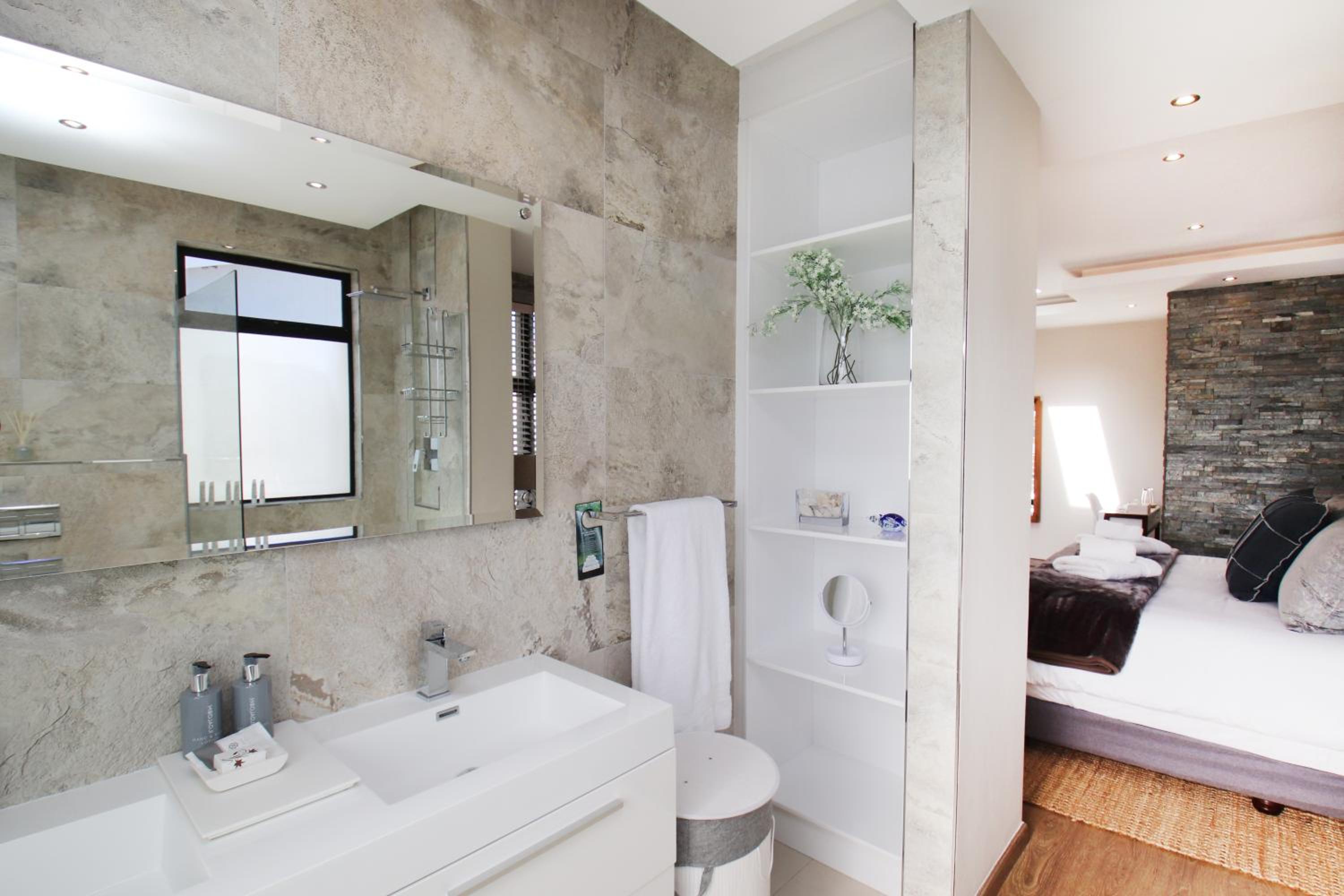 Deluxe Double Room with Shower - Photo 2
