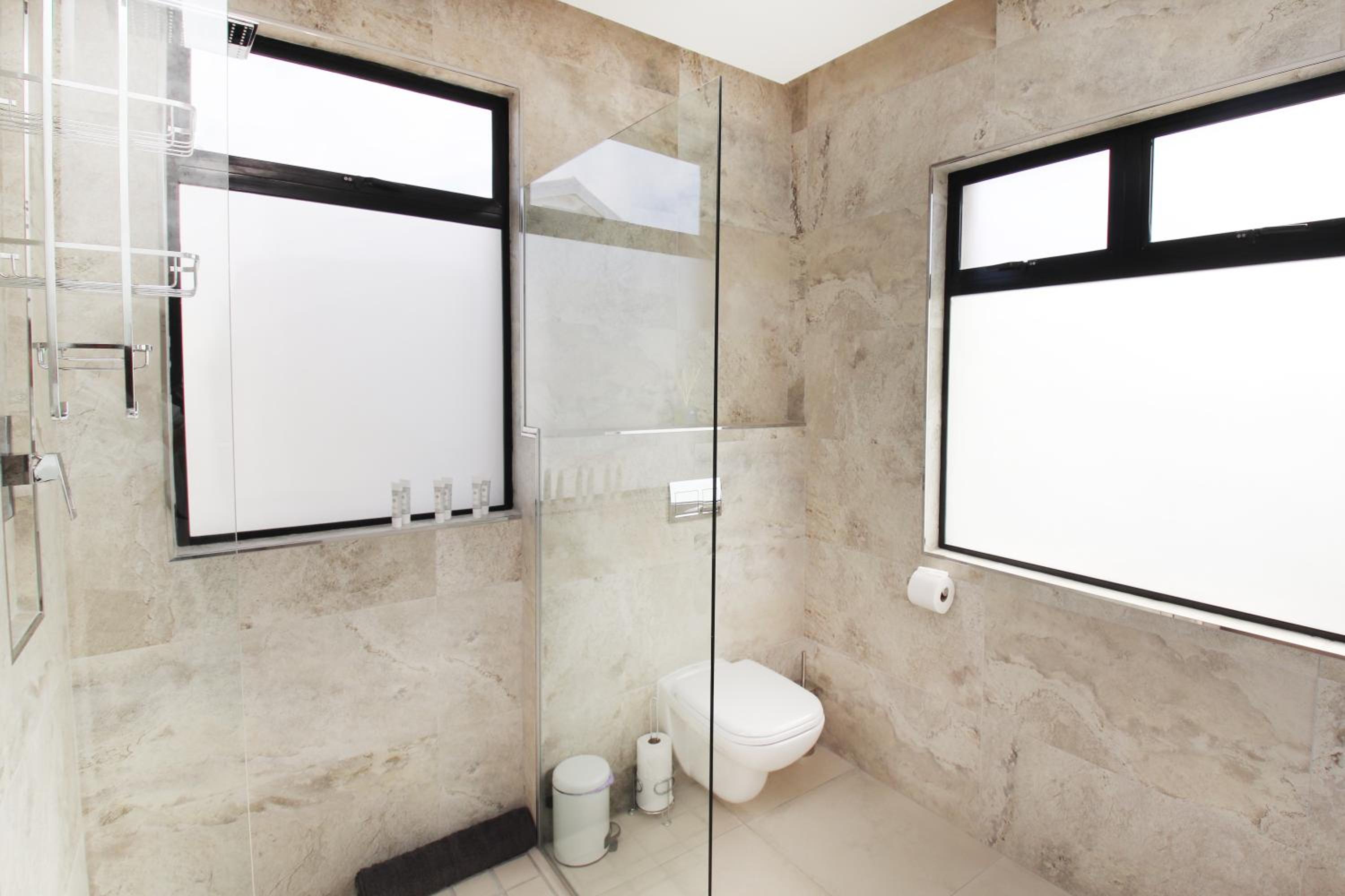 Deluxe Double Room with Shower - Photo 4